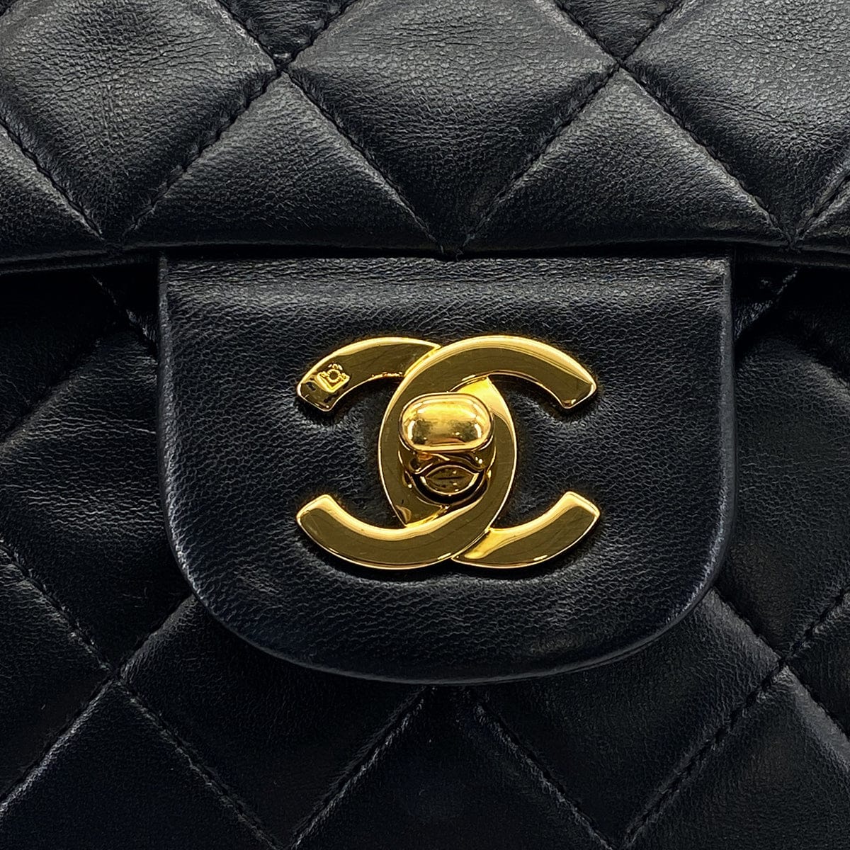 VINTAGE CHANEL CLASSIC FLAP MEDIUM CHAIN SHOULDER BAG BLACK LAMB SKIN GOLD HARDWARE 90319982