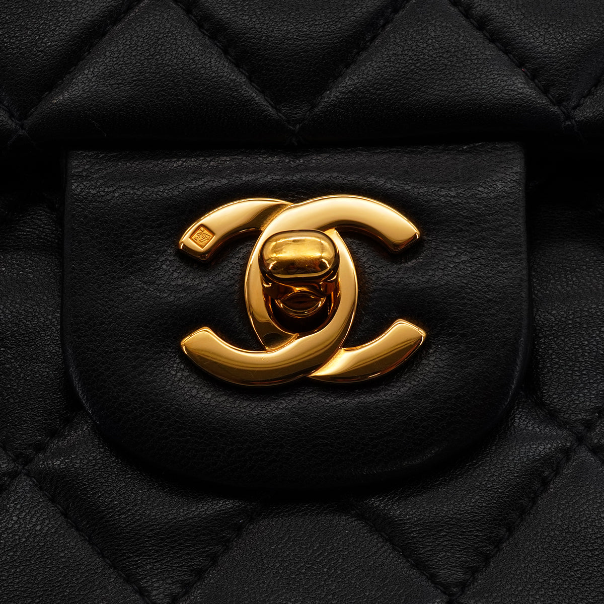 VINTAGE CHANEL CLASSIC FLAP MEDIUM CHAIN SHOULDER BAG BLACK LAMB SKIN GOLD HARDWARE 90346982
