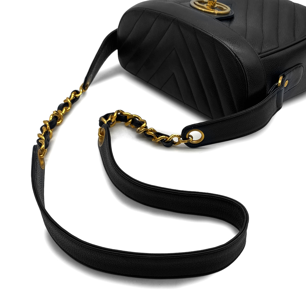 VINTAGE CHANEL CHEVRON CHAIN SHOULDER BAG BLACK CAVIAR SKIN GOLD HARDWARE 90325341