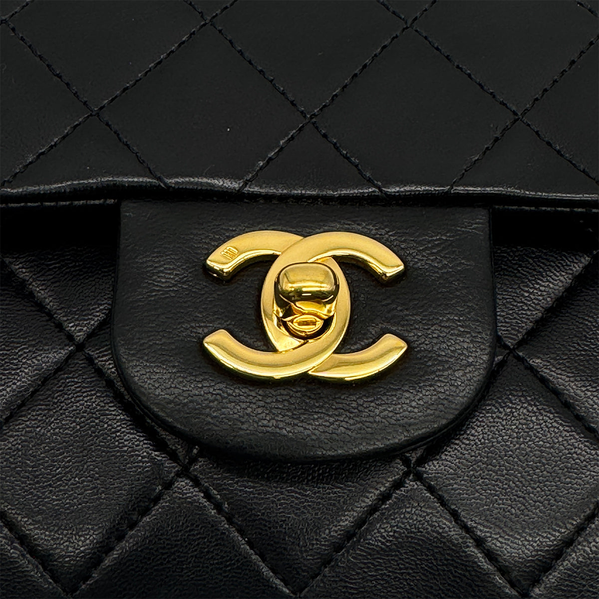 VINTAGE CHANEL CLASSIC FLAP SMALL CHAIN SHOULDER BAG BLACK LAMB SKIN GOLD HARDWARE 90326208