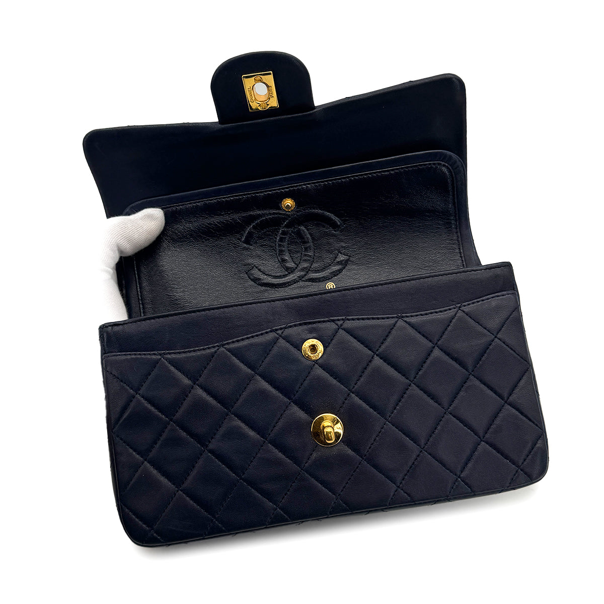 VINTAGE CHANEL CLASSIC FLAP SMALL CHAIN SHOULDER BAG NAVY LAMB SKIN GOLD HARDWARE 90318735
