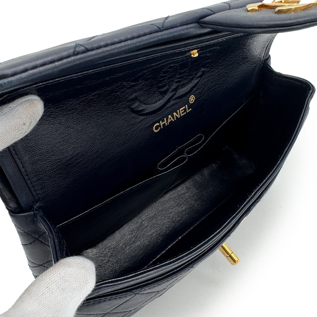 VINTAGE CHANEL CLASSIC FLAP SMALL CHAIN SHOULDER BAG NAVY LAMB SKIN GOLD HARDWARE 90318735