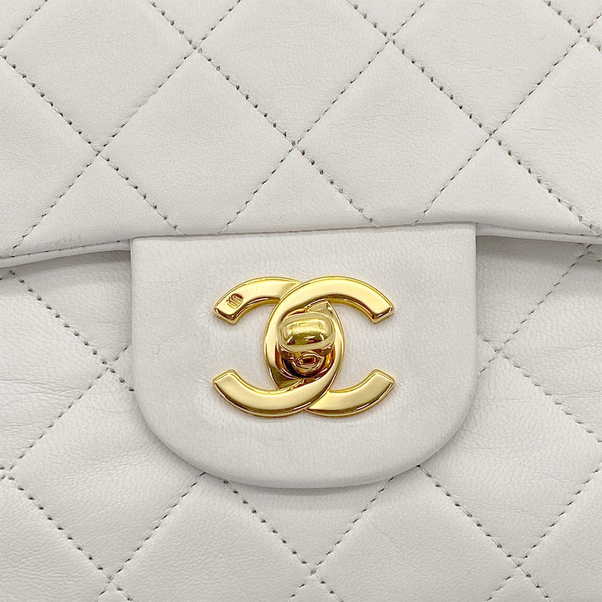 VINTAGE CHANEL CLASSIC FLAP SMALL CHAIN SHOULDER BAG WHITE LAMB SKIN GOLD HARDWARE 90319695