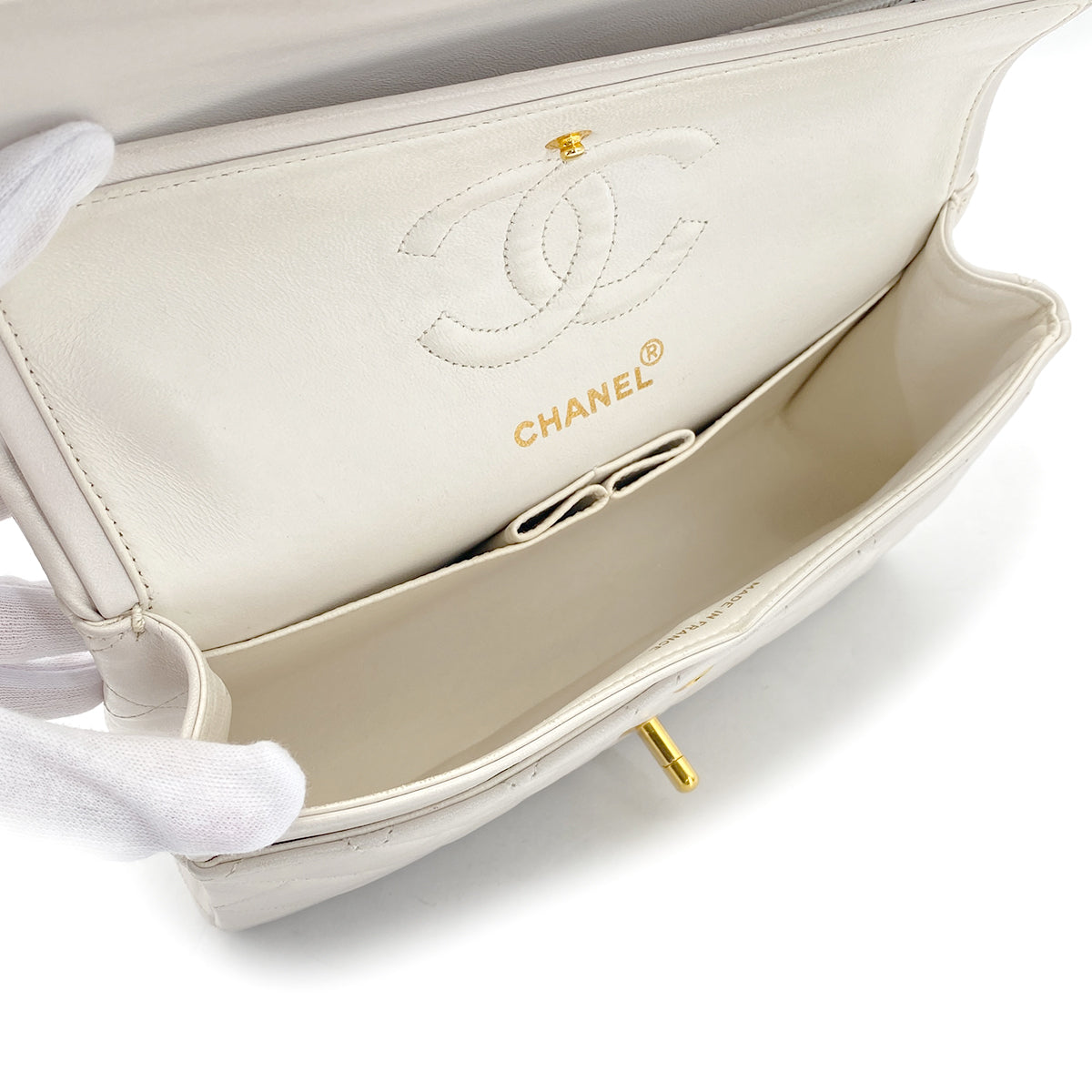 VINTAGE CHANEL CLASSIC FLAP SMALL CHAIN SHOULDER BAG WHITE LAMB SKIN GOLD HARDWARE 90319695