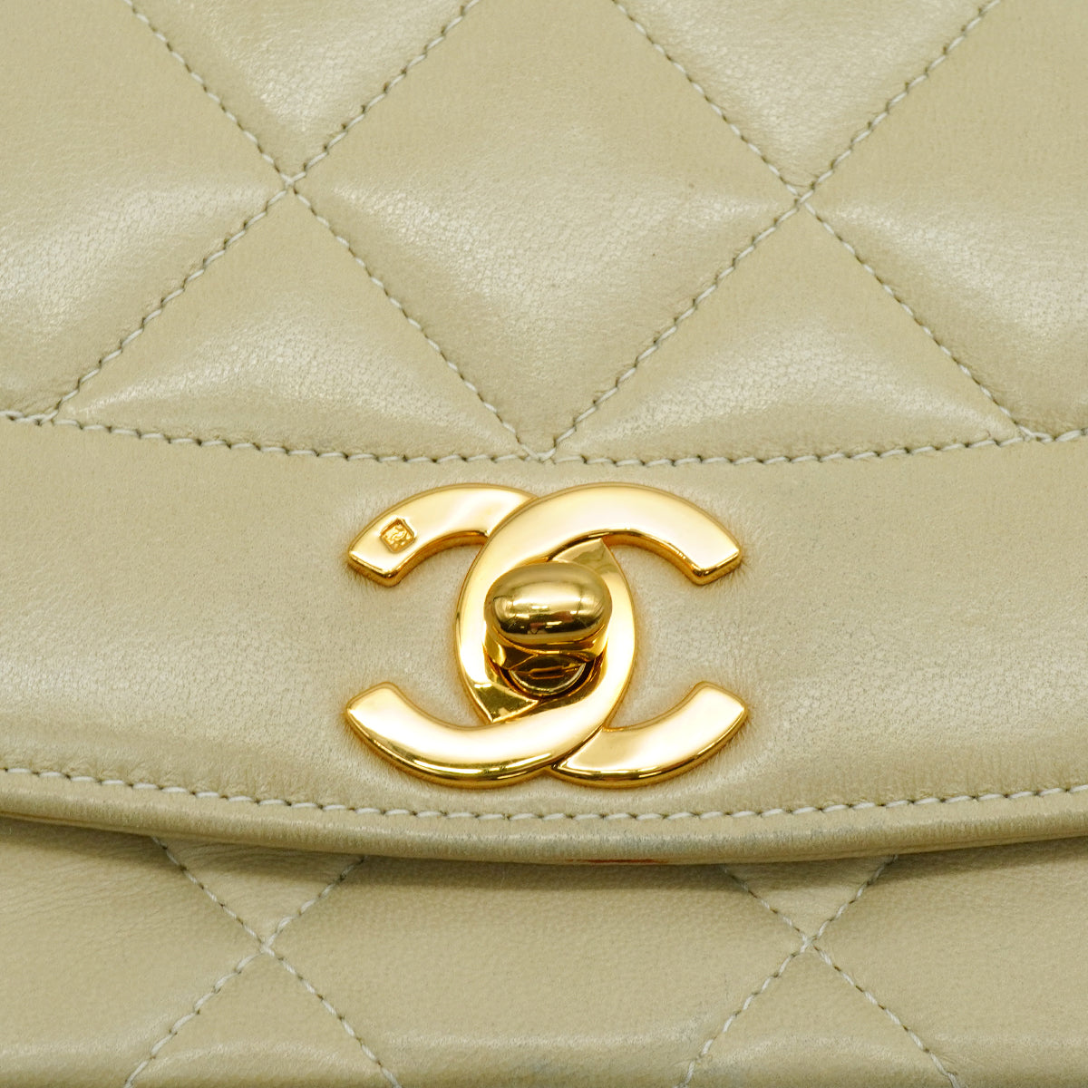 VINTAGE CHANEL DIANA MEDIUM CHAIN SHOULDER BAG BEIGE LAMB SKIN GOLD HARDWARE 90341864