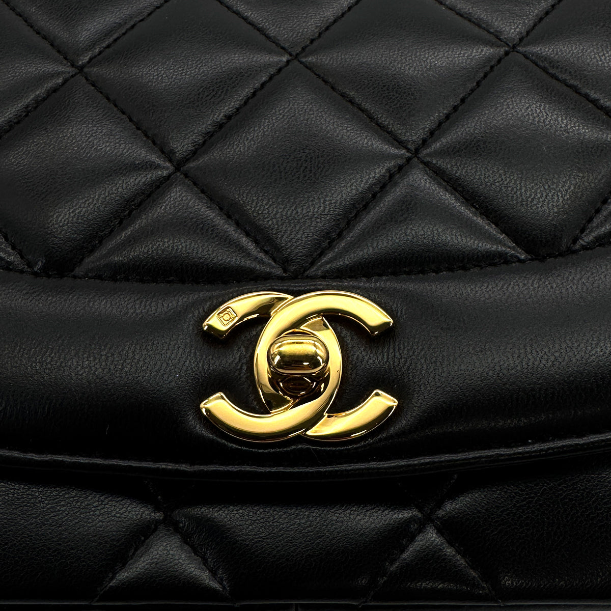 VINTAGE CHANEL DIANA MEDIUM CHAIN SHOULDER BAG BLACK LAMB SKIN GOLD HARDWARE 90317922
