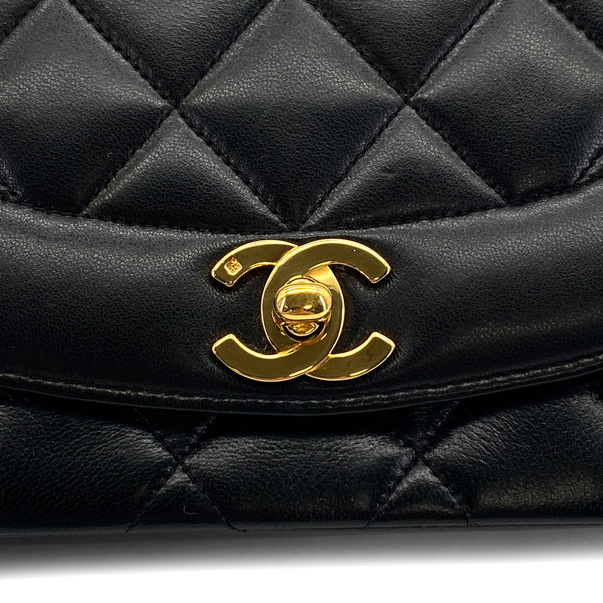 VINTAGE CHANEL DIANA SMALL CHAIN SHOULDER BAG BLACK LAMB SKIN GOLD HARDWARE 90324759
