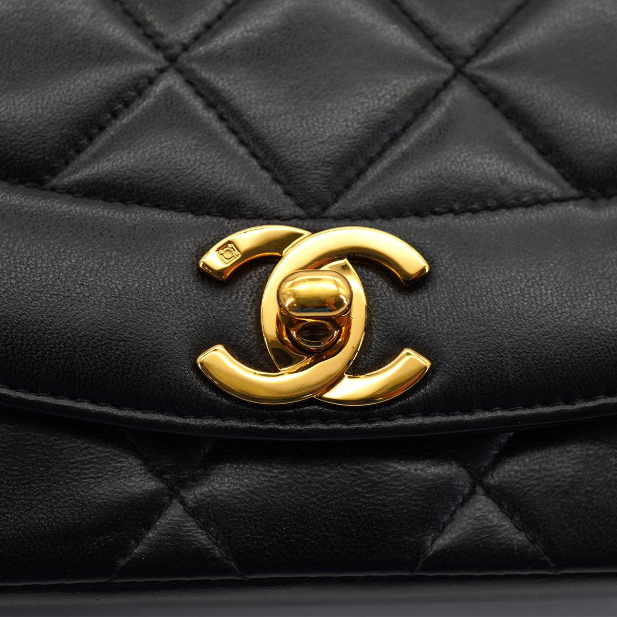 VINTAGE CHANEL DIANA SMALL CHAIN SHOULDER BAG BLACK LAMB SKIN GOLD HARDWARE 90327080