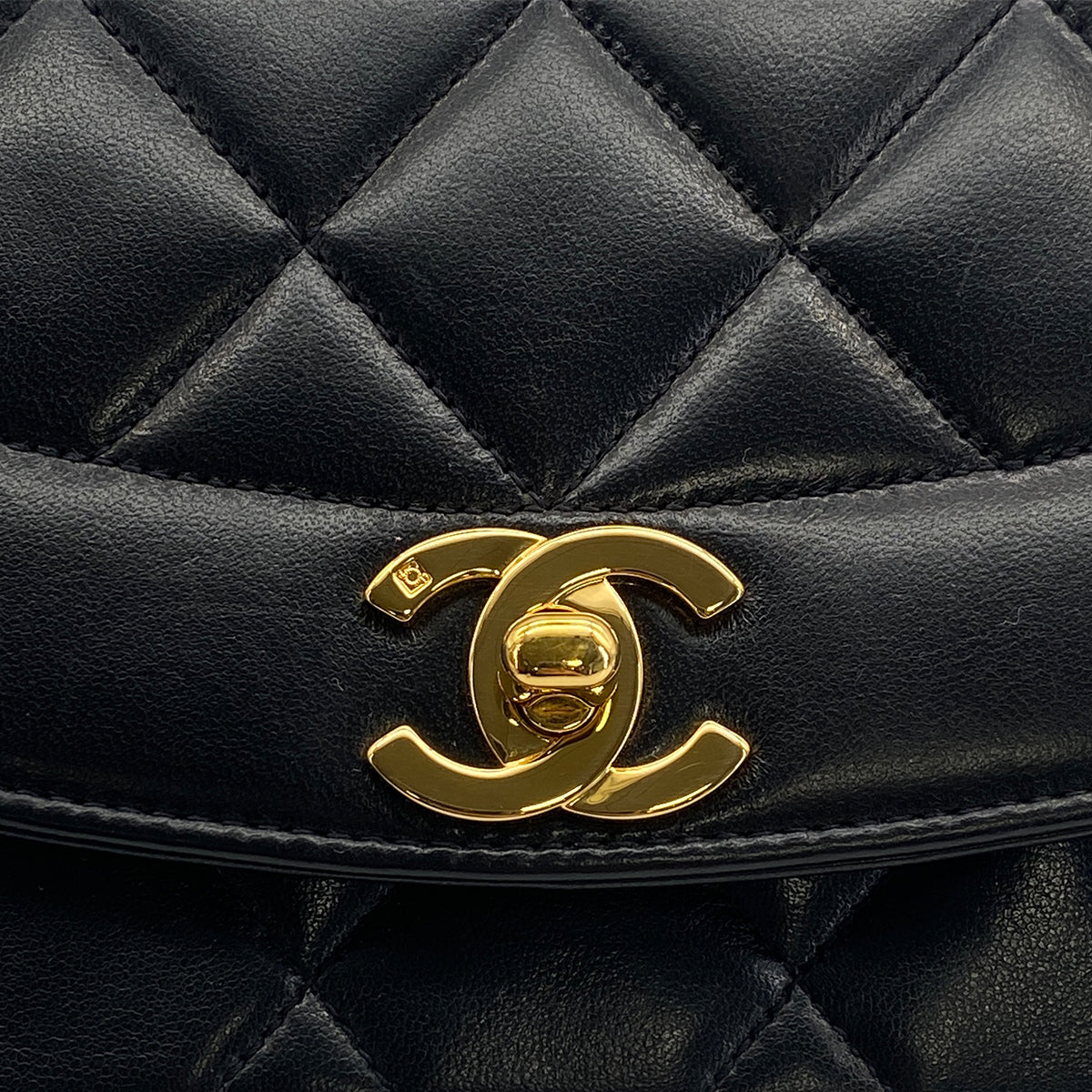 VINTAGE CHANEL DIANA SMALL CHAIN SHOULDER BAG BLACK LAMB SKIN GOLD HARDWARE 90317875