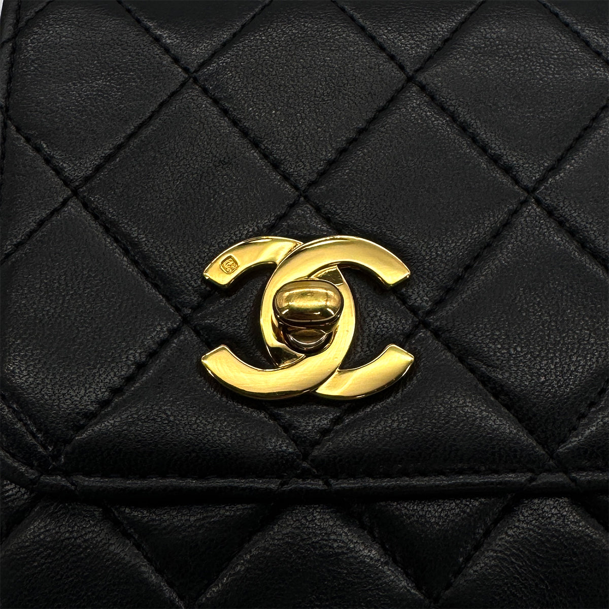 VINTAGE CHANEL DOUBLE TURN LOCK MATELASSE CHAIN SHOULDER HAND BAG BLACK LAMB SKIN GOLD HARDWARE 90319992