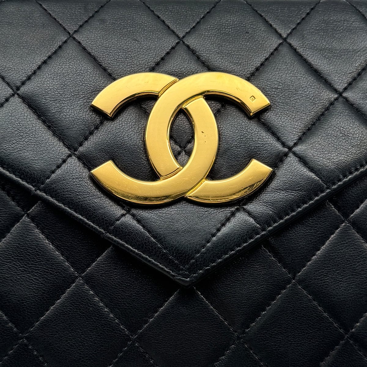 VINTAGE CHANEL LETTER FLAP MATELASSE BIG COCO CHAIN SHOULDER BAG BLACK LAMB SKIN GOLD HARDWARE 90317874