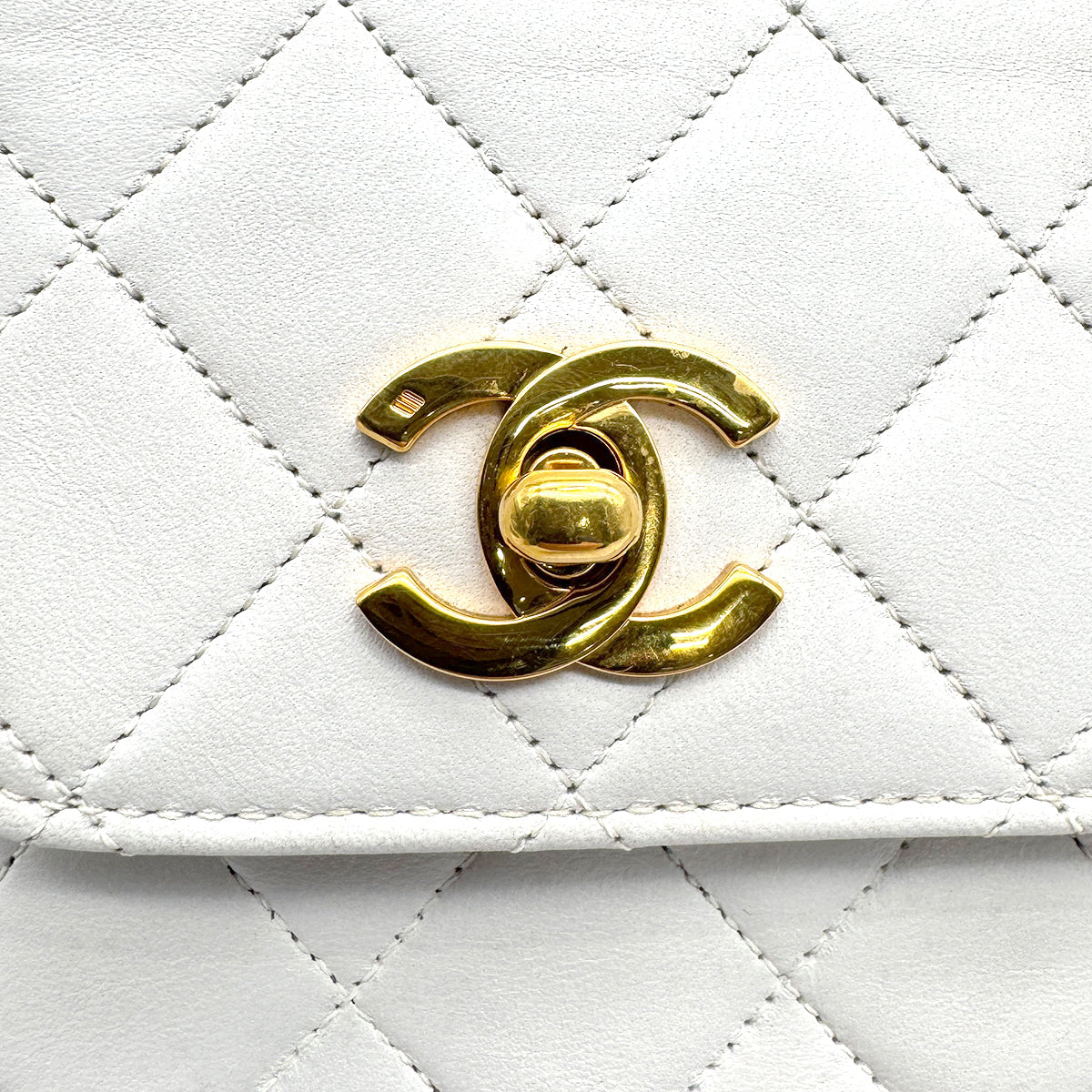 VINTAGE CHANEL MATELASSE 2WAY CHAIN SHOULDER BAG WHITE LAMB SKIN GOLD HARDWARE 90317284