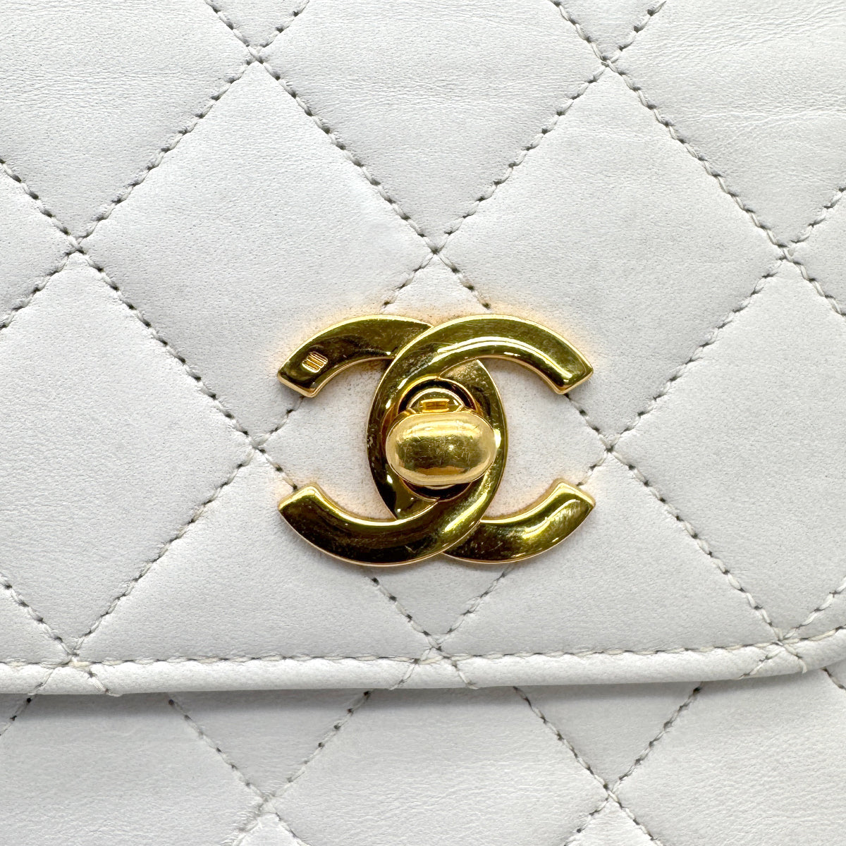 VINTAGE CHANEL MATELASSE 2WAY CHAIN SHOULDER BAG WHITE LAMB SKIN GOLD HARDWARE 90317284