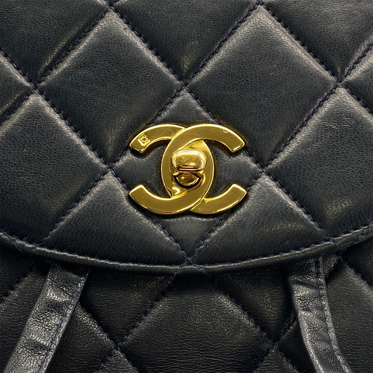 VINTAGE CHANEL MATELASSE CHAIN BACKPACK NAVY LAMB SKIN GOLD HARDWARE 90317868
