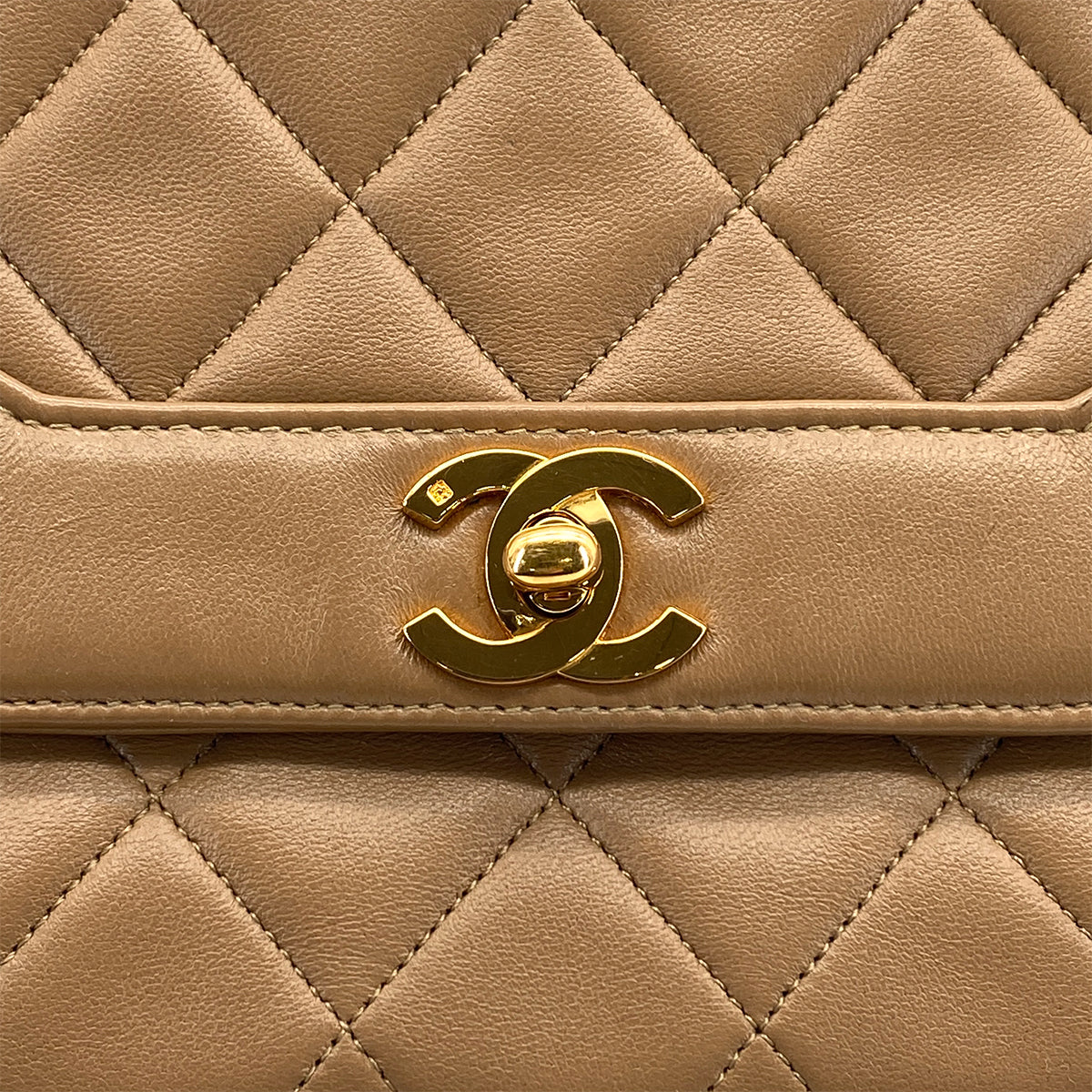 VINTAGE CHANEL MATELASSE CHAIN SHOULDER BAG BROWN LAMB SKIN GOLD HARDWARE 90324754