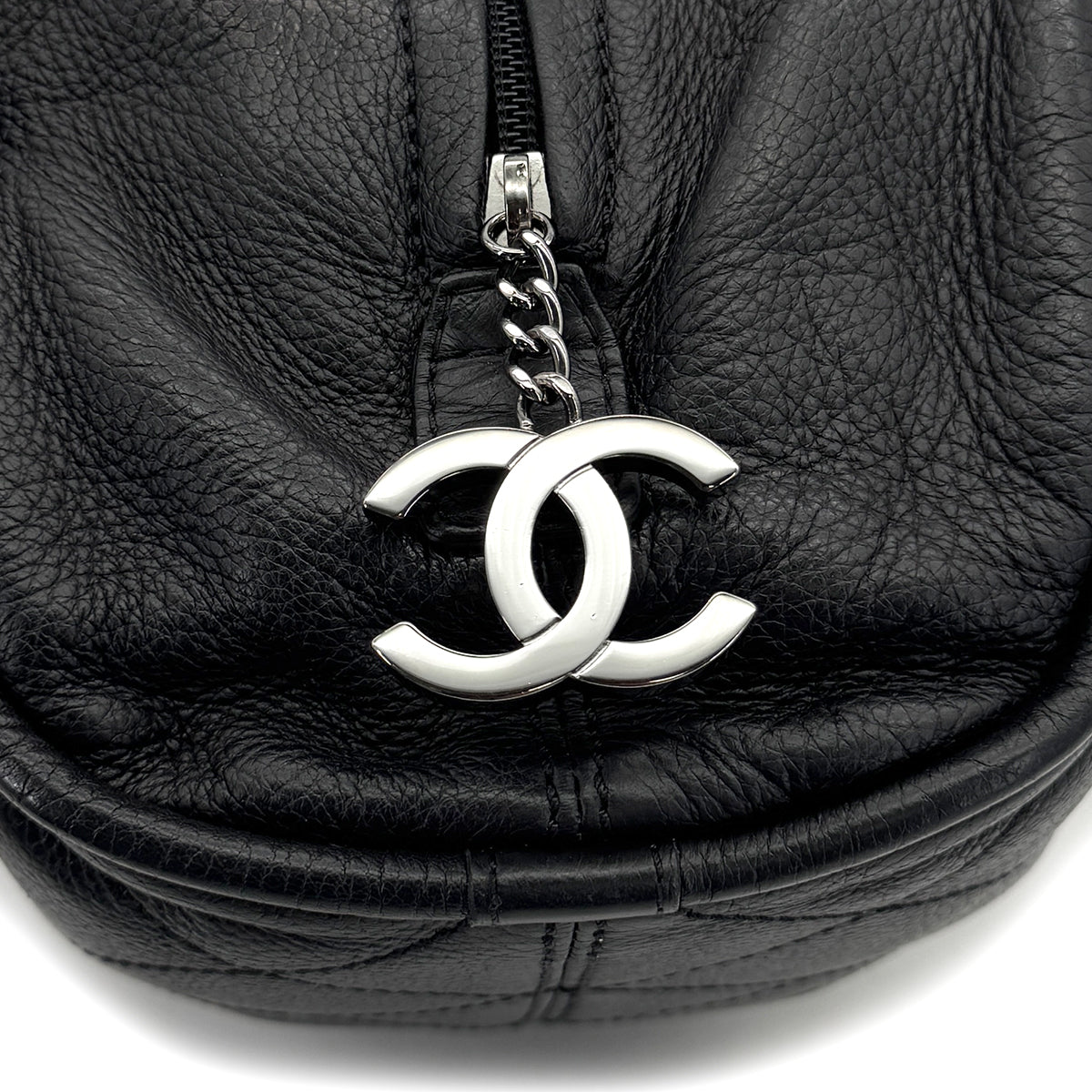 VINTAGE CHANEL MATELASSE HAND BAG BLACK LEATHER SILVER HARDWARE 90317186