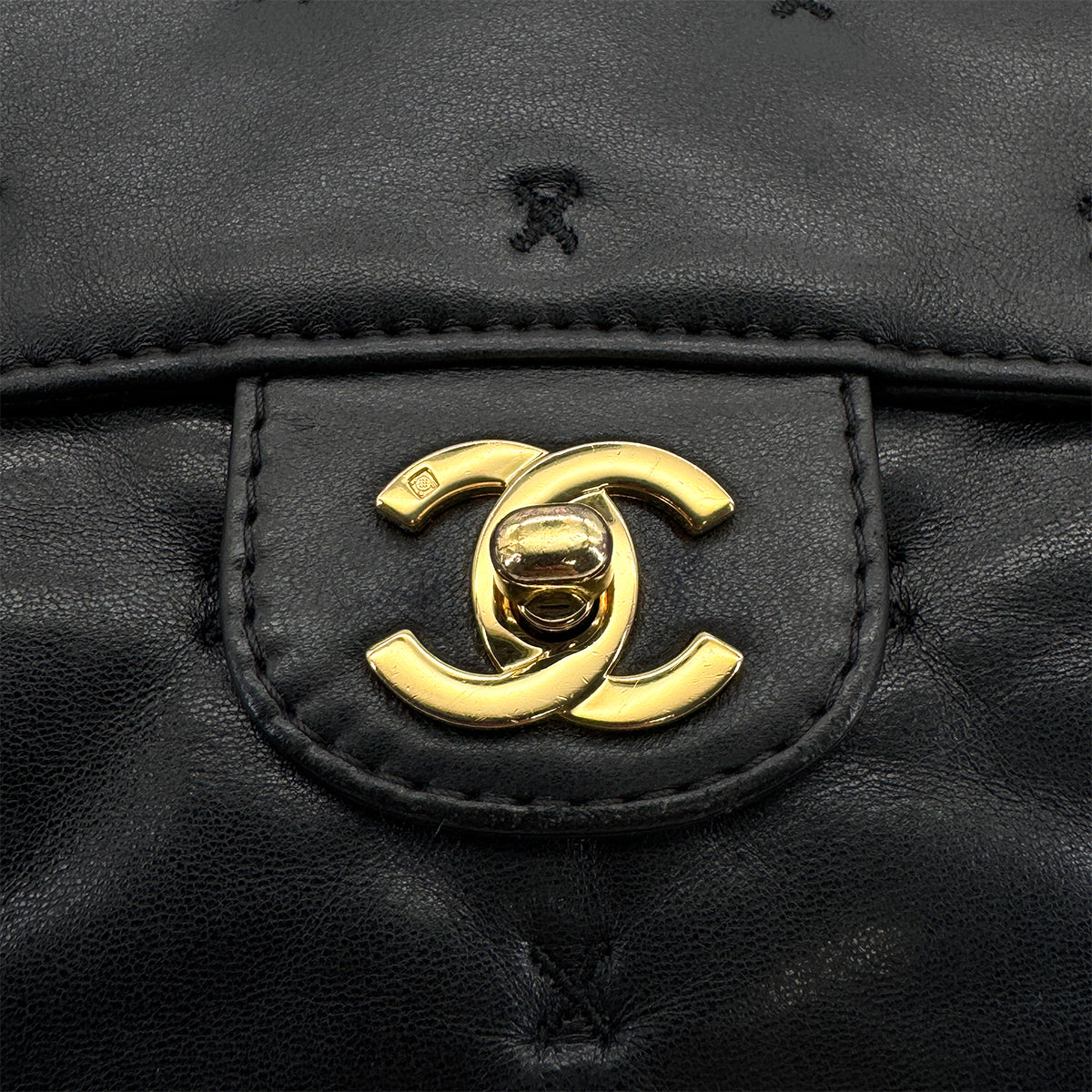 VINTAGE CHANEL MATELASSE STITCH CHAIN SHOULDER BAG BLACK LAMB SKIN GOLD HARDWARE 90322926
