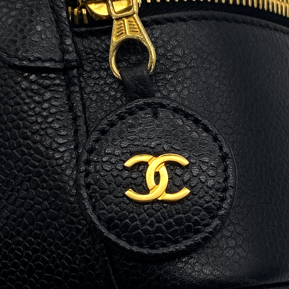 VINTAGE CHANEL VANITY HAND BAG BLACK CAVIAR SKIN 90325806