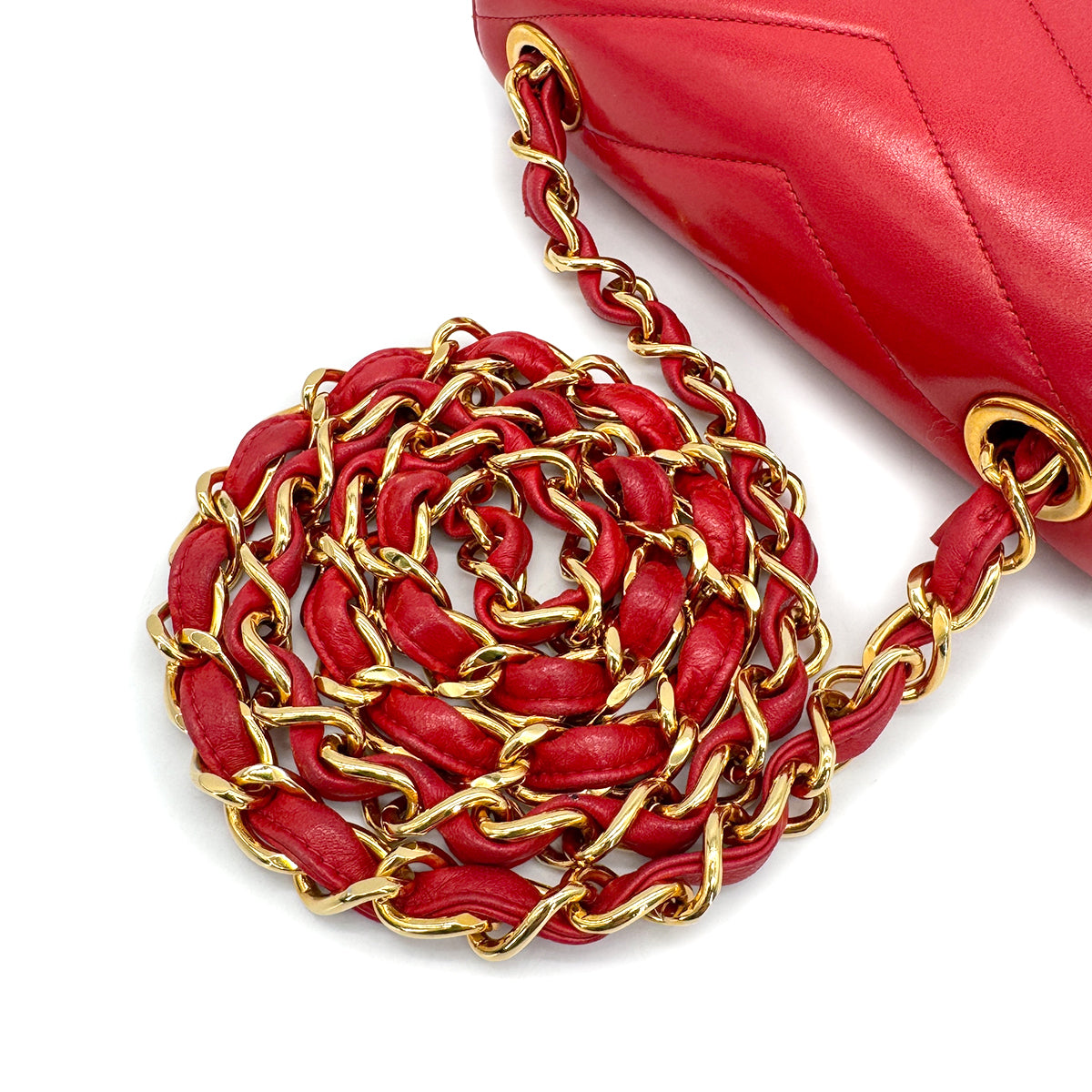 VINTAGE CHANEL CHEVRON V STITCH CHAIN SHOULDER BAG RED LAMB SKIN GOLD HARDWARE 90321155