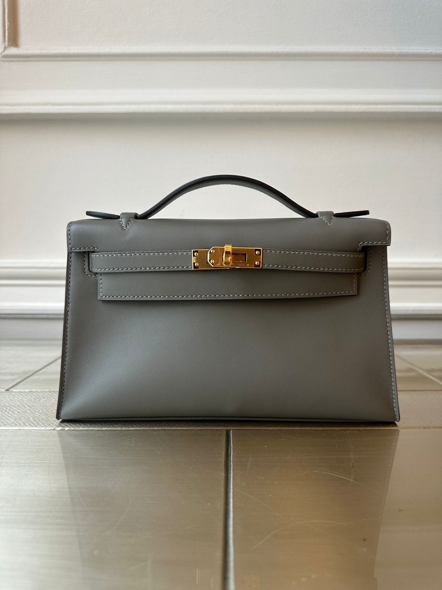 HERMÈS KELLY POCHETTE GRIS MEYER Swift Leather with Gold Hardware