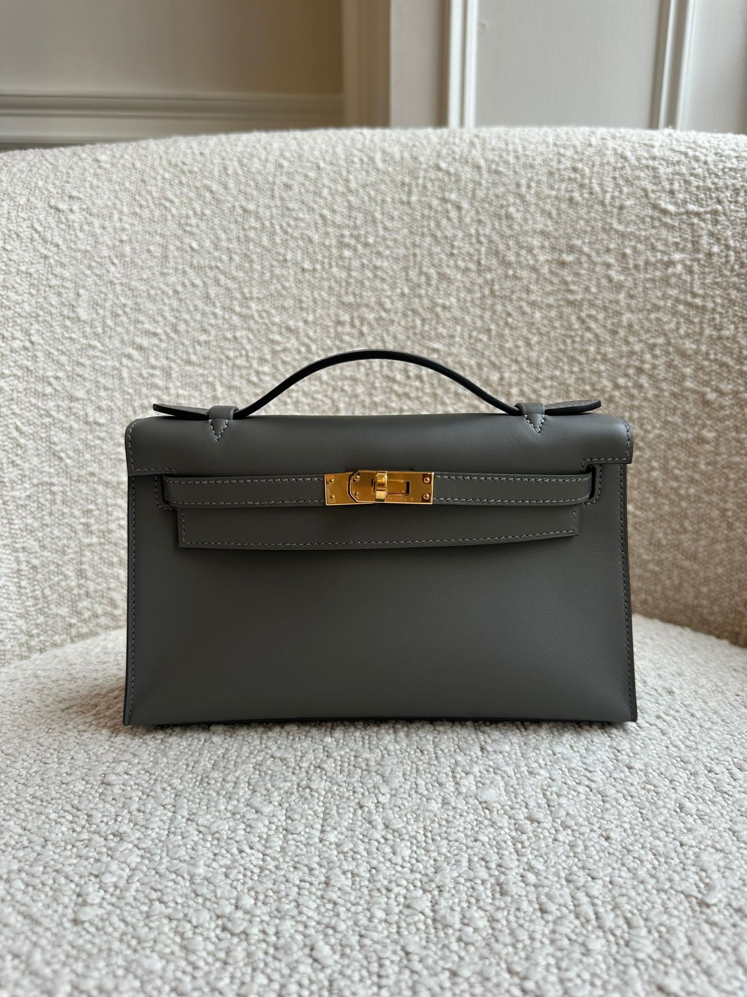 HERMÈS KELLY POCHETTE GRIS MEYER Swift Leather with Gold Hardware