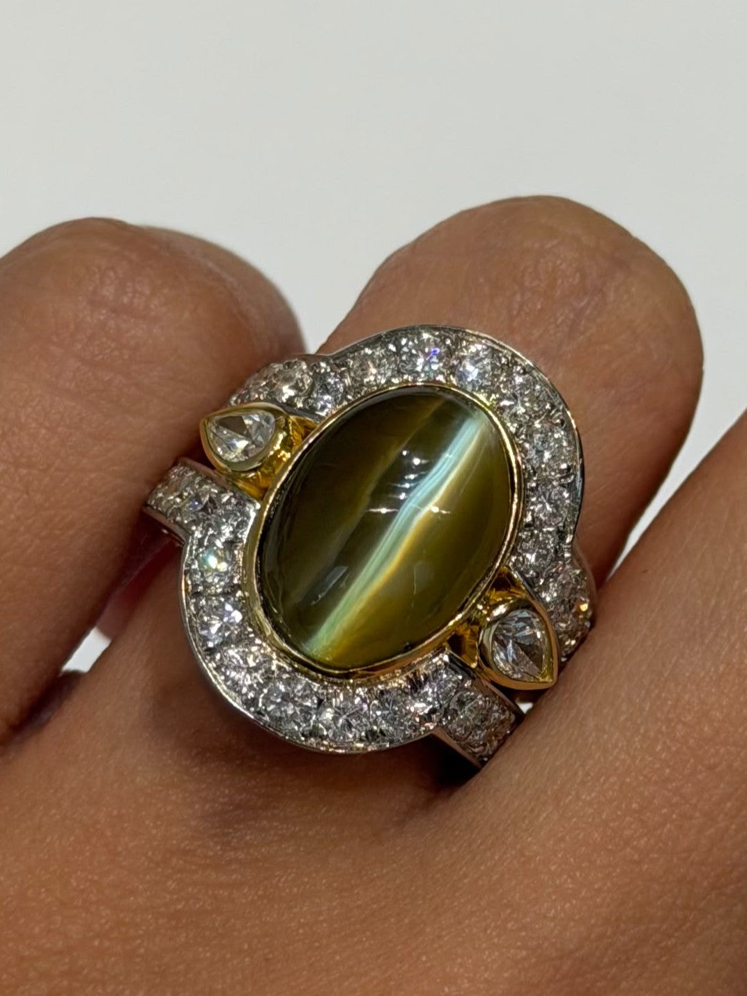#9 Ring in K18/Pt900 - Cats-eye Chrysoberyl 11.33 + D1.806 6234 JJC1326