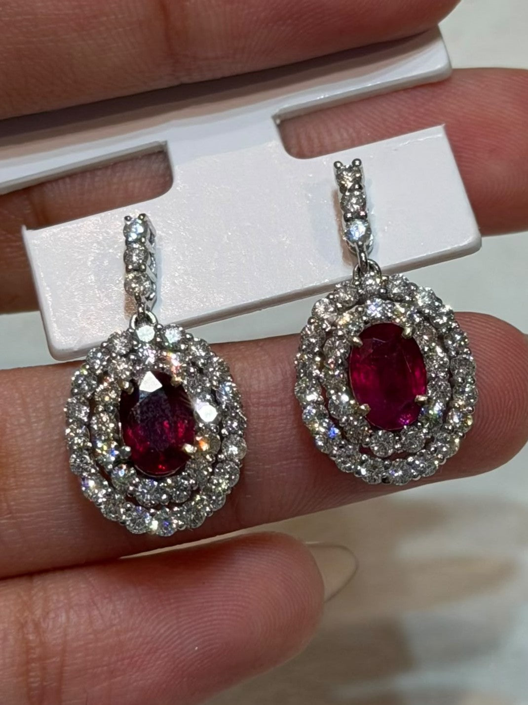 - Earrings in K18 - Ruby 1.23/1.07 + D1.85 (GIA / Thailand) 5031 JJC1330