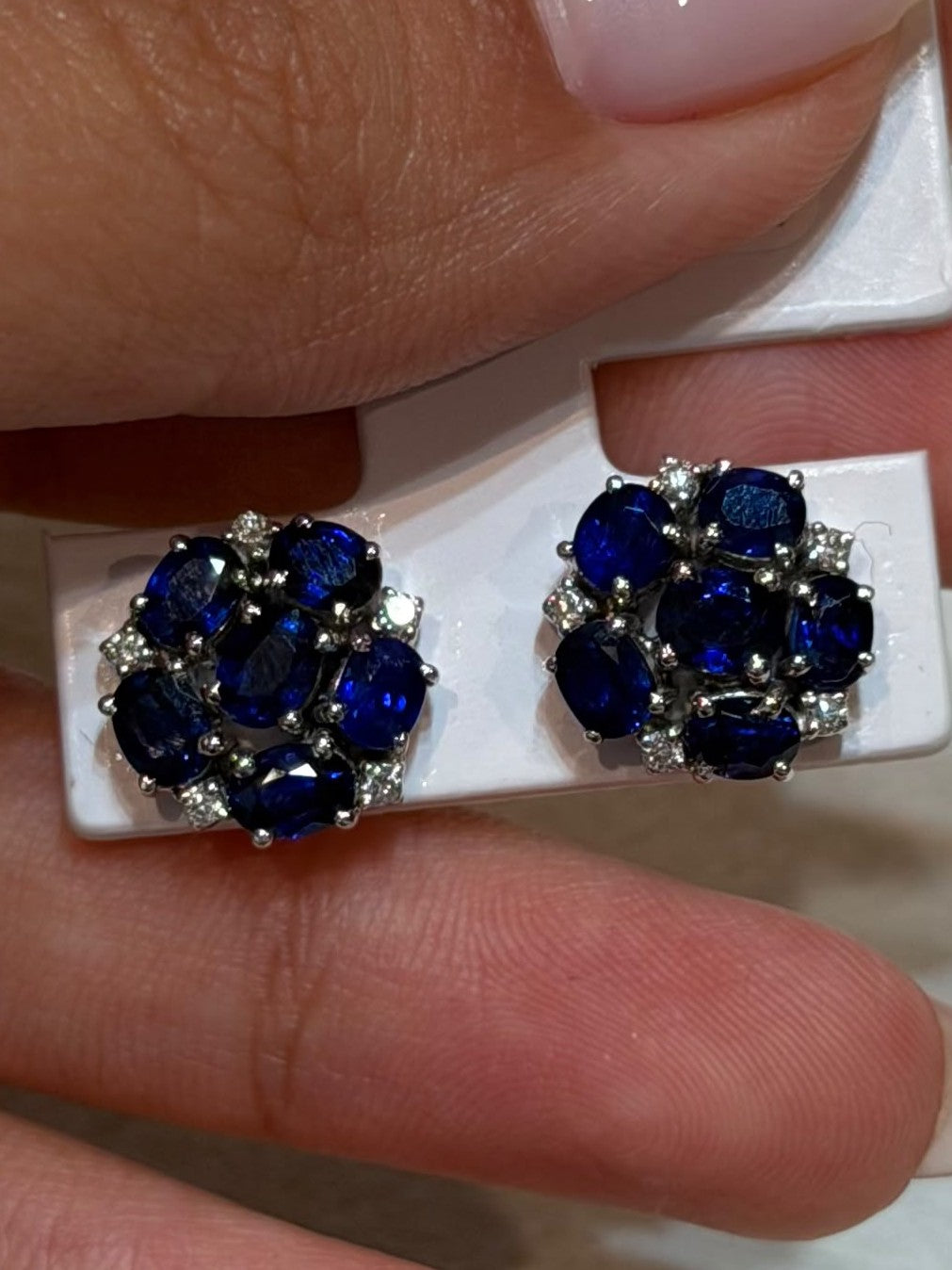 - Earrings in K18 - Sapphire 3.16 flower + D0.12 5171 JJC1329
