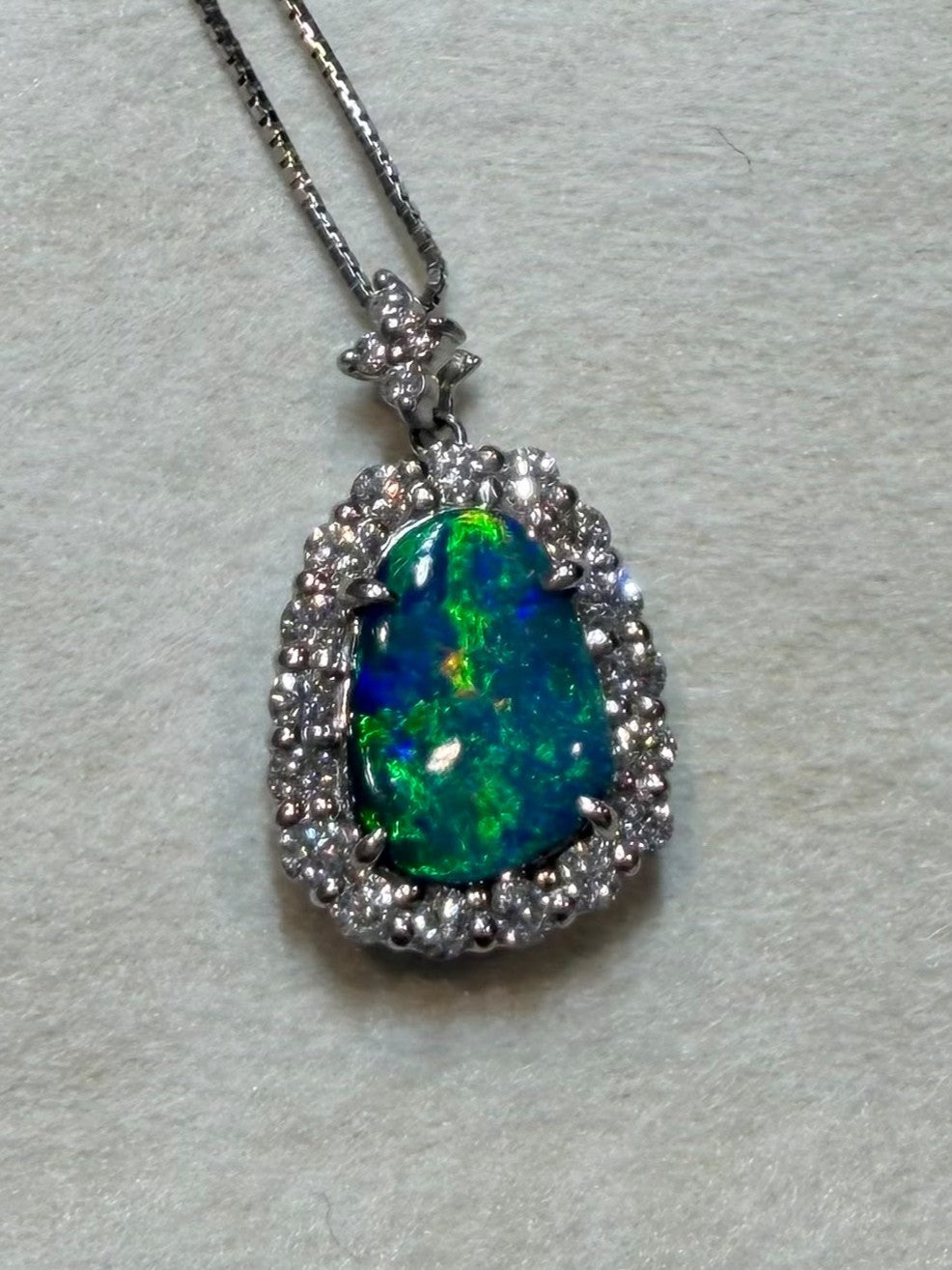 44cm Necklace in Pt900/850 - Black Opal 1.27 + D0.71 8721 JJC1356