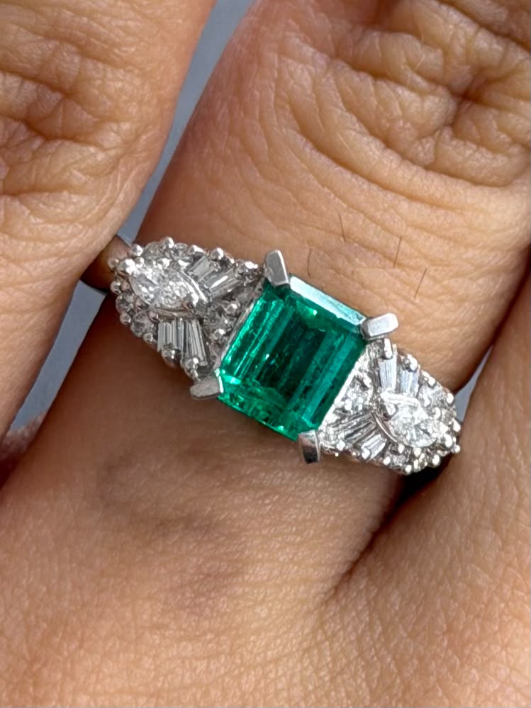 Ring in Pt900 - Emerald + D0.34 1722 JJC1492