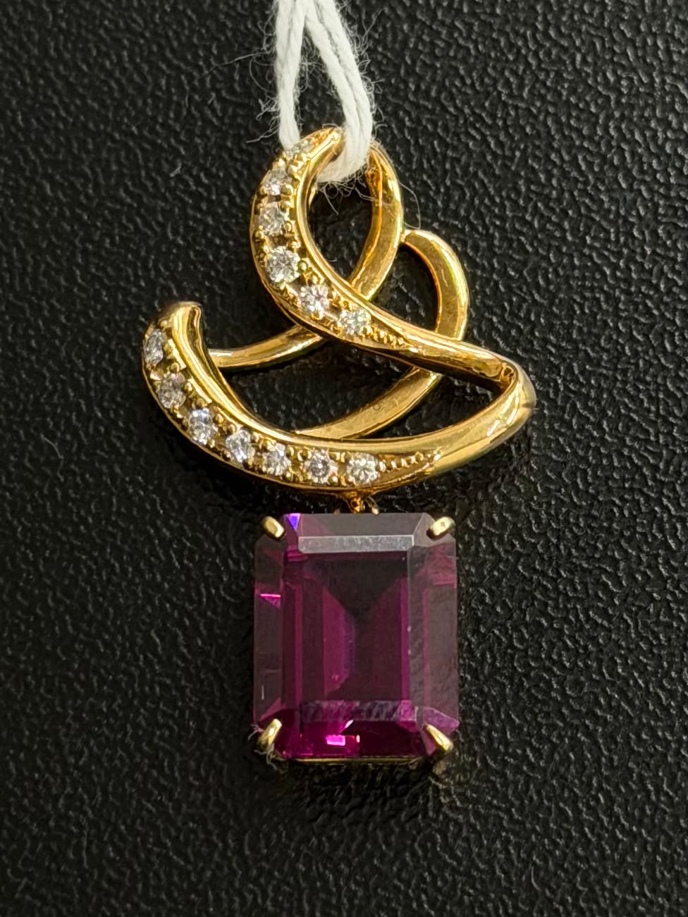 Pendant in K18 Tasaki - Garnet 5.24 + D0.18 2188 JJC1475
