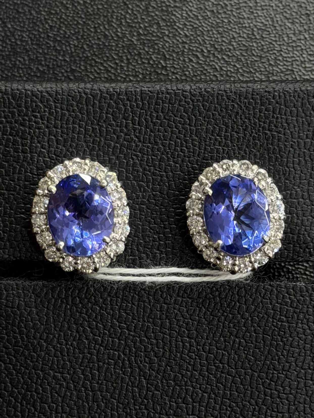 Earrings in Pt900 - Tanzanite 4.00 + D0.80 studs 0850 JJC1516