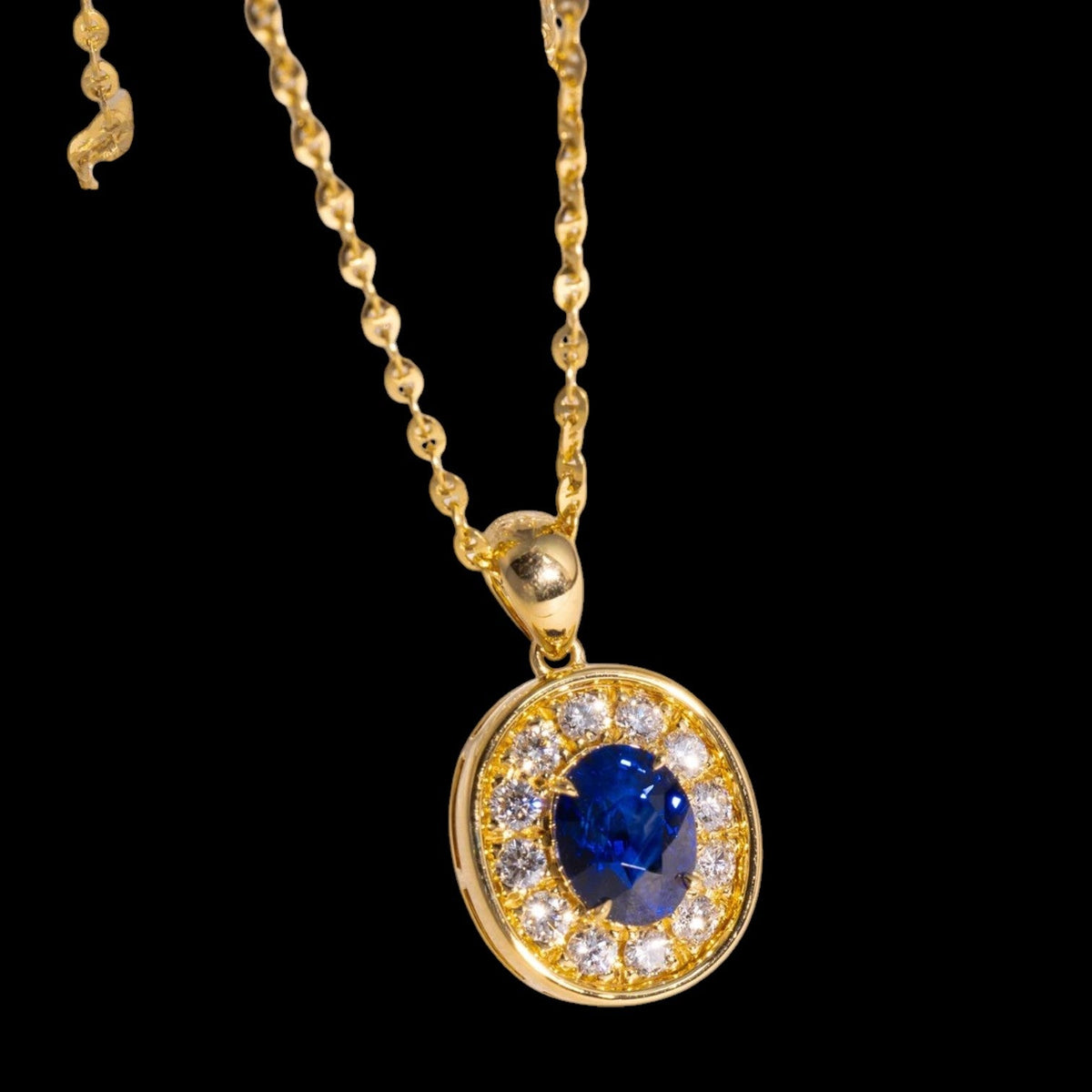 1.78ct "Royal Blue" Sapphire & 0.60ct Diamond Necklace set in 18K Yellow Gold