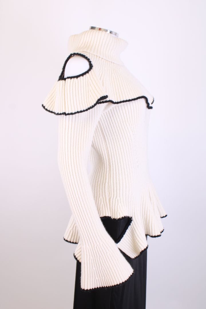 Alexander McQueen Alexander McQueen L/S Cold Shoulder Ribbed Jumper Cream/ Black L