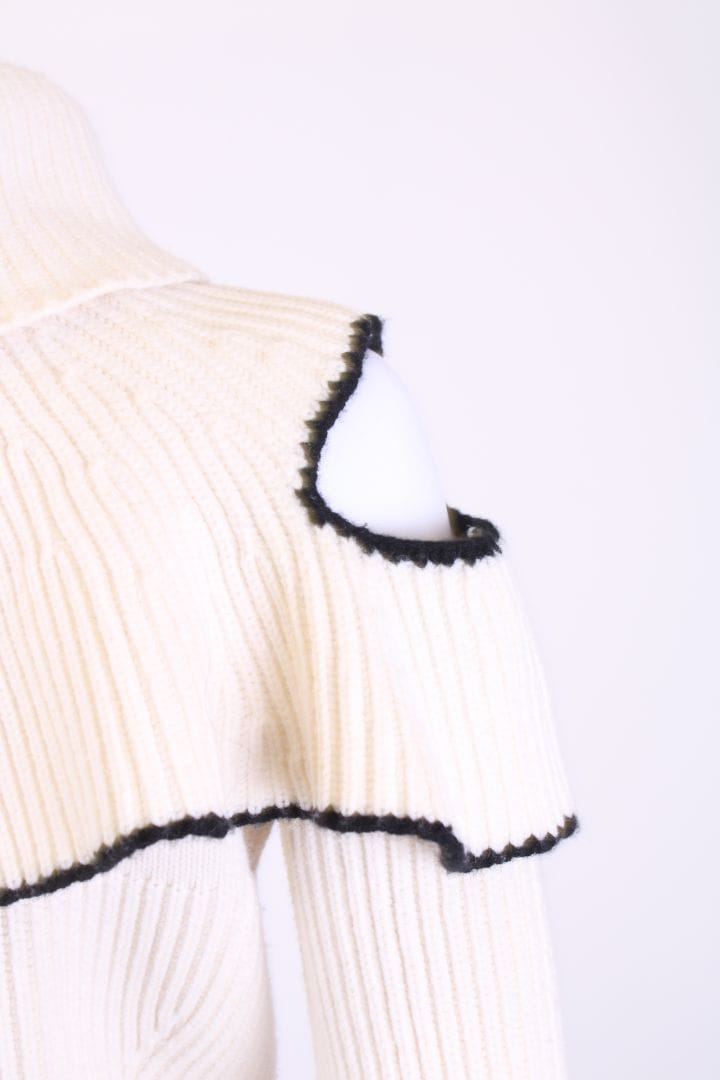 Alexander McQueen Alexander McQueen L/S Cold Shoulder Ribbed Jumper Cream/ Black L