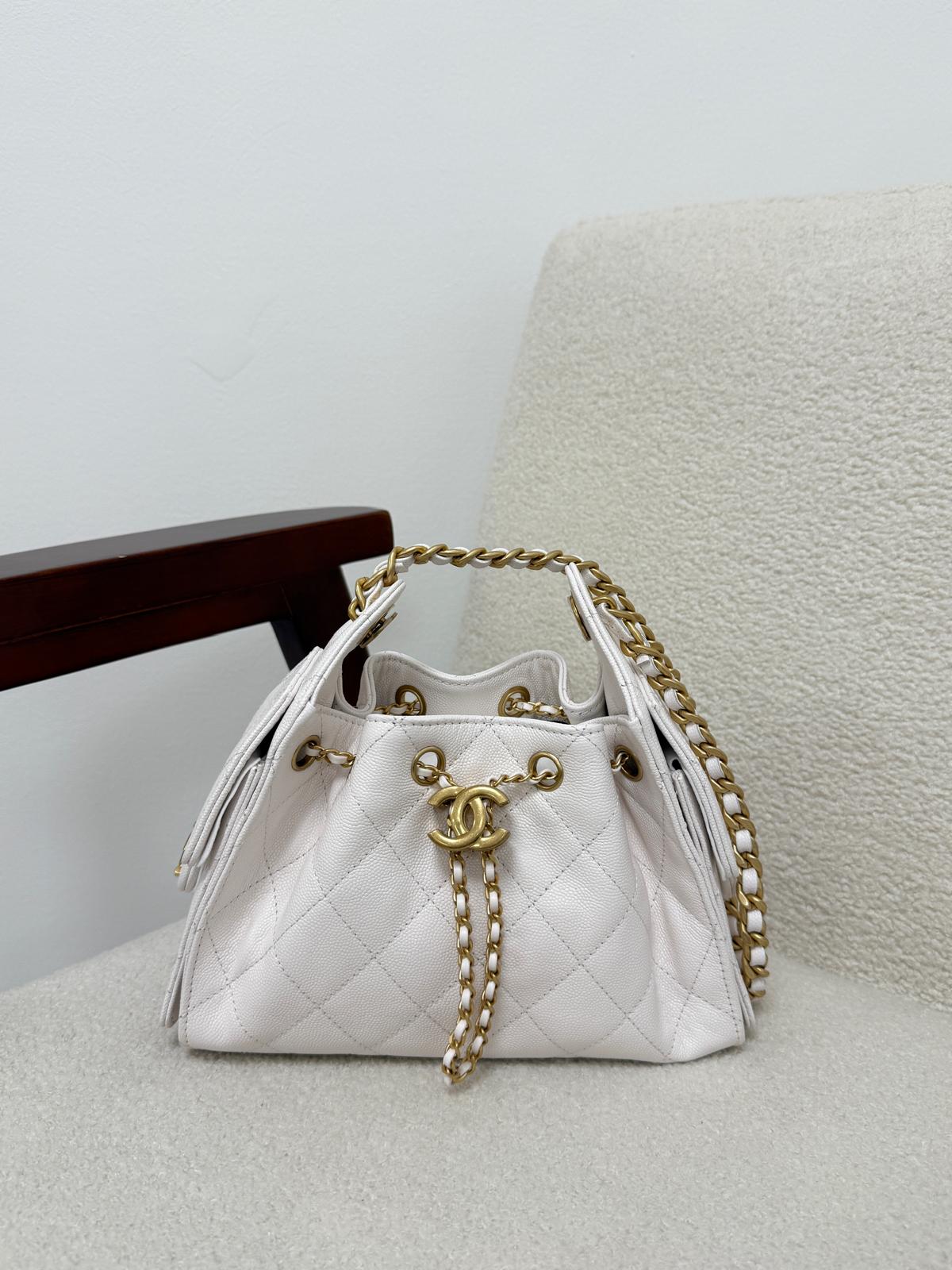 Aureon Group Limited *LONDON LOCATED* CHANEL 25 MINI HANDBAG WHITE Grained Shiny Calfskin with Gold-Tone Metal