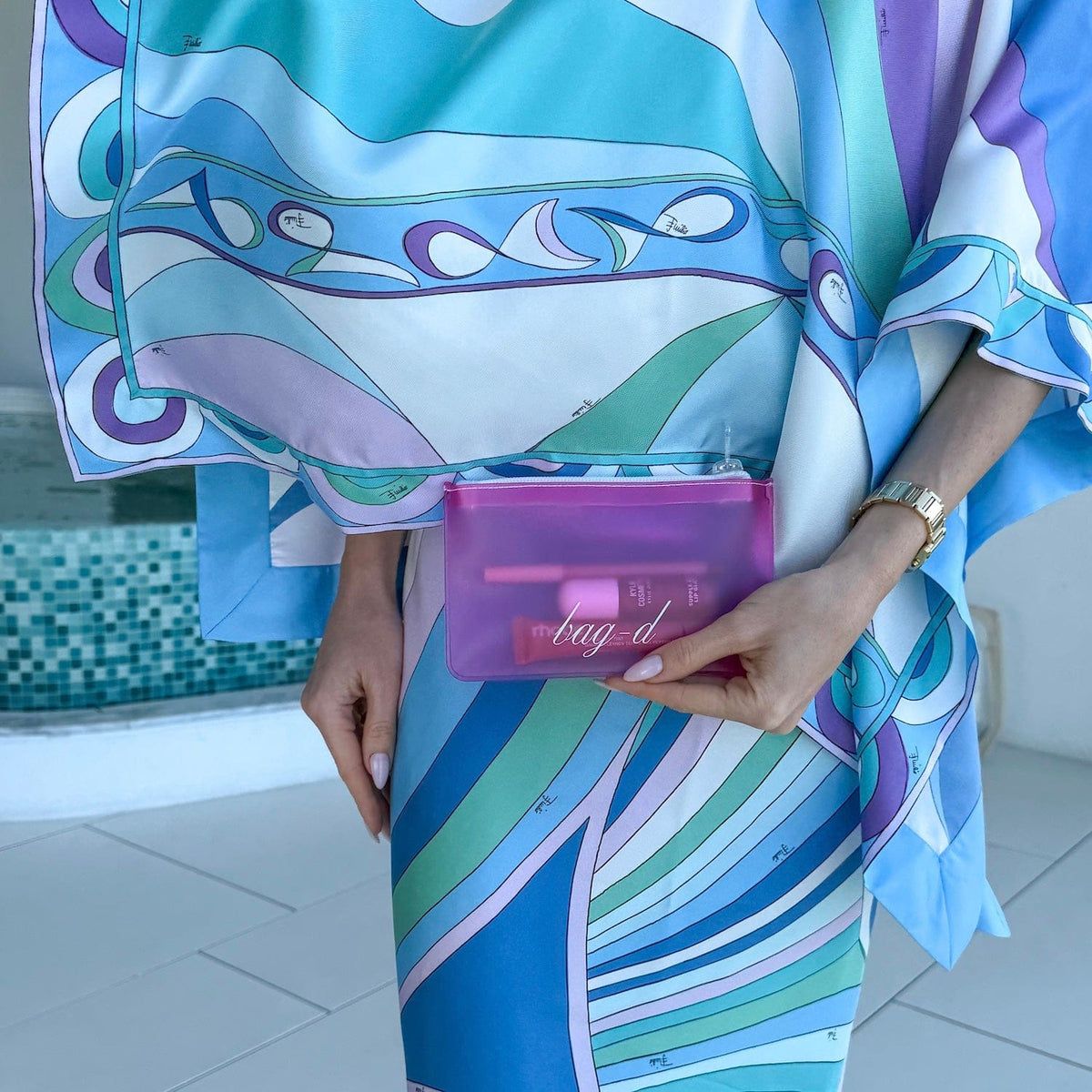 bagd_everything_pouch_dark pink_tpu worn by model with make up inside