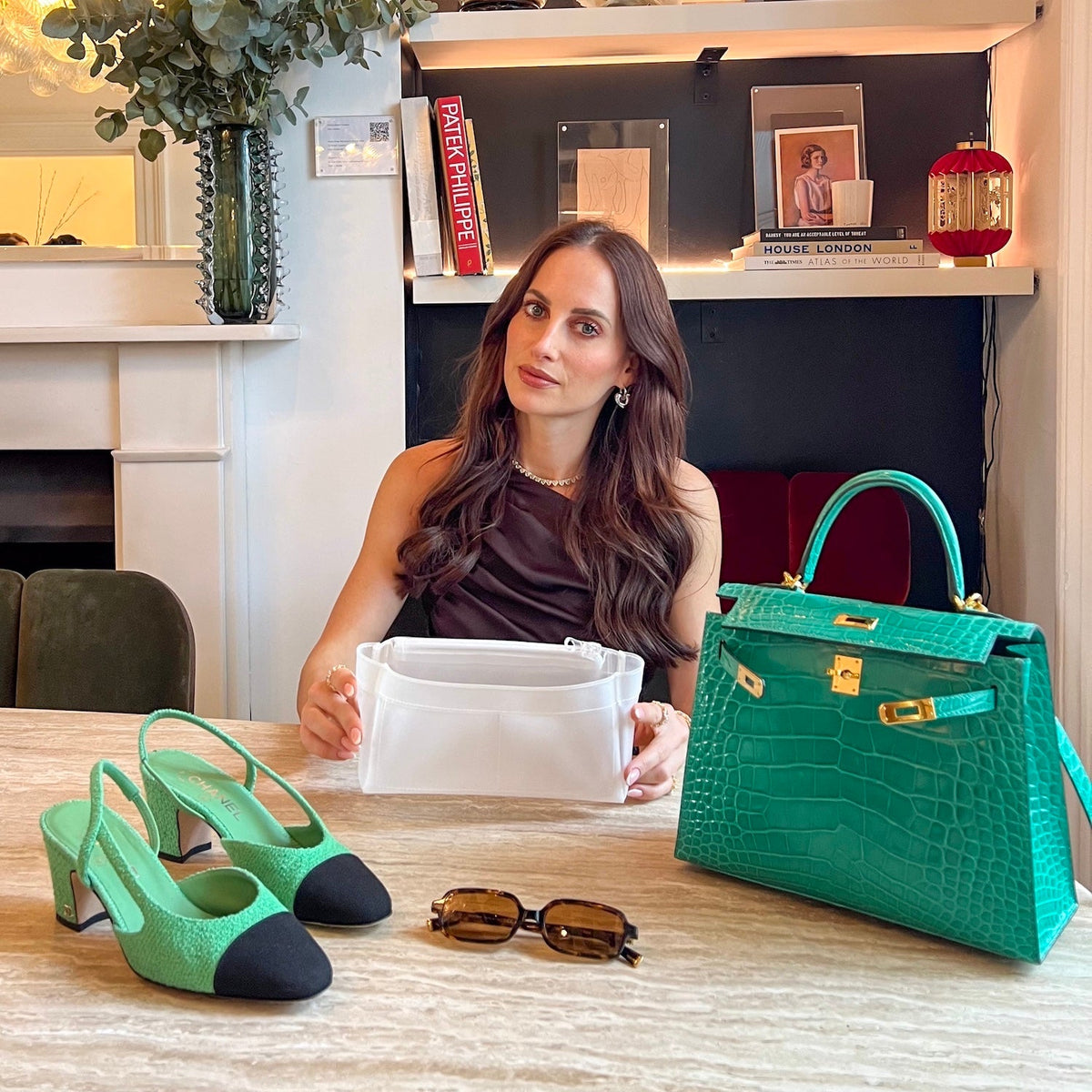 model holds bag-d-tpu-handbag-insert-hermes- croc kelly-25