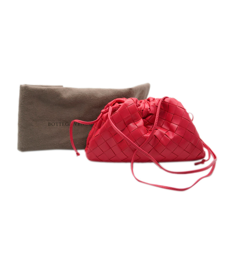 Bottega veneta pouch discount red