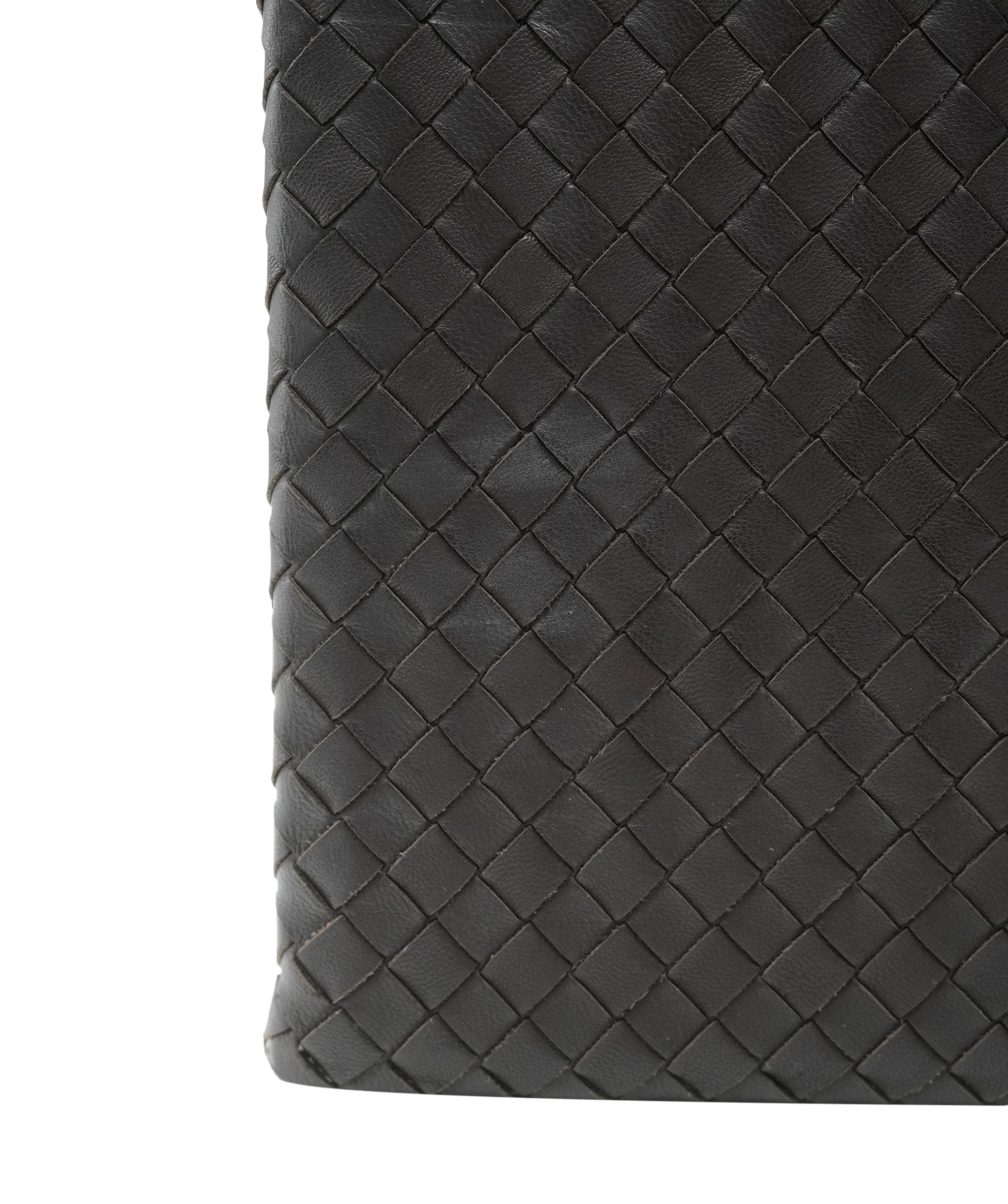 Bottega Veneta Bottega Veneta Intrecciato Leather iPad Case - APC0019