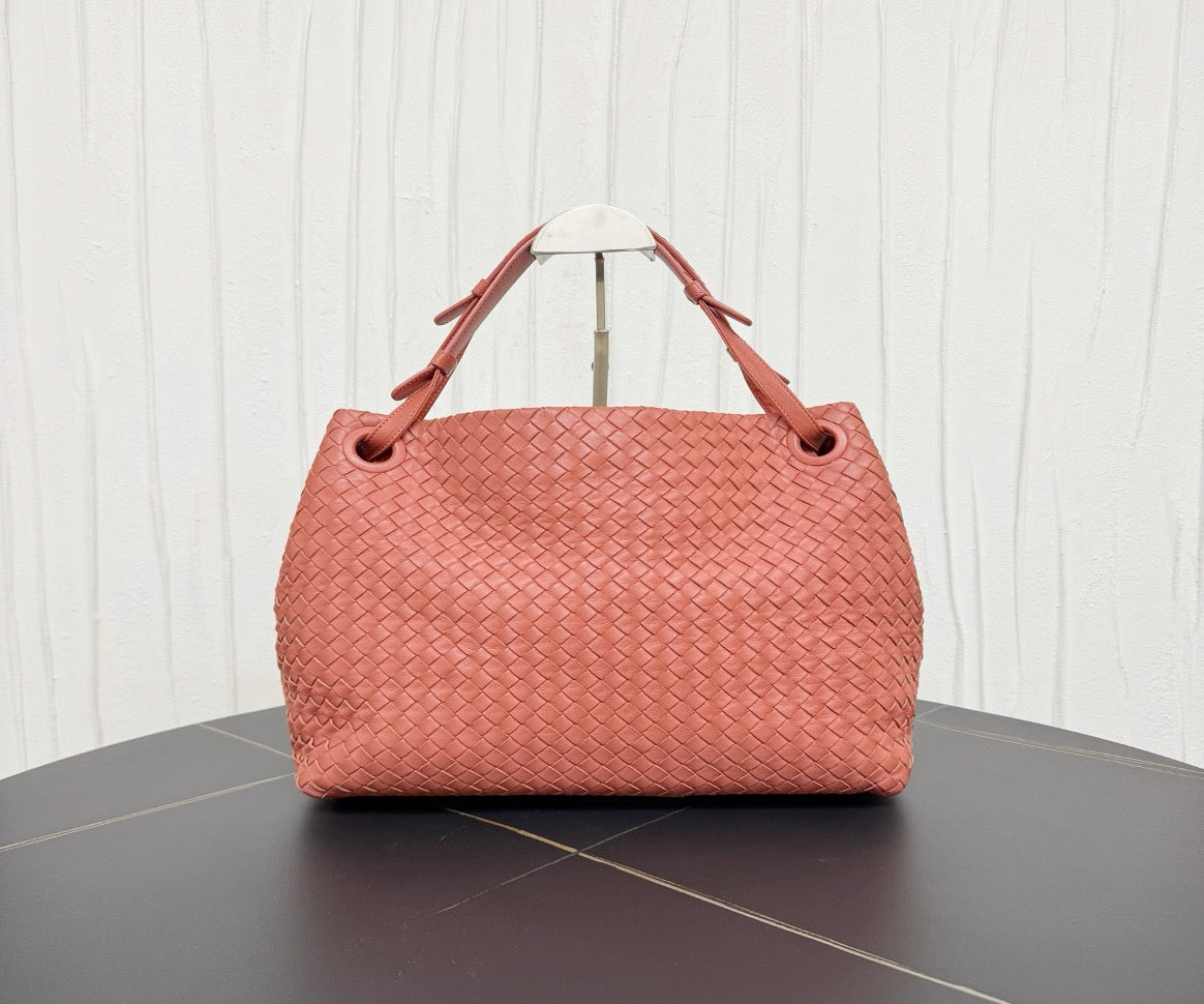 Bottega Veneta BV red shoulder bag, size 34 15220513