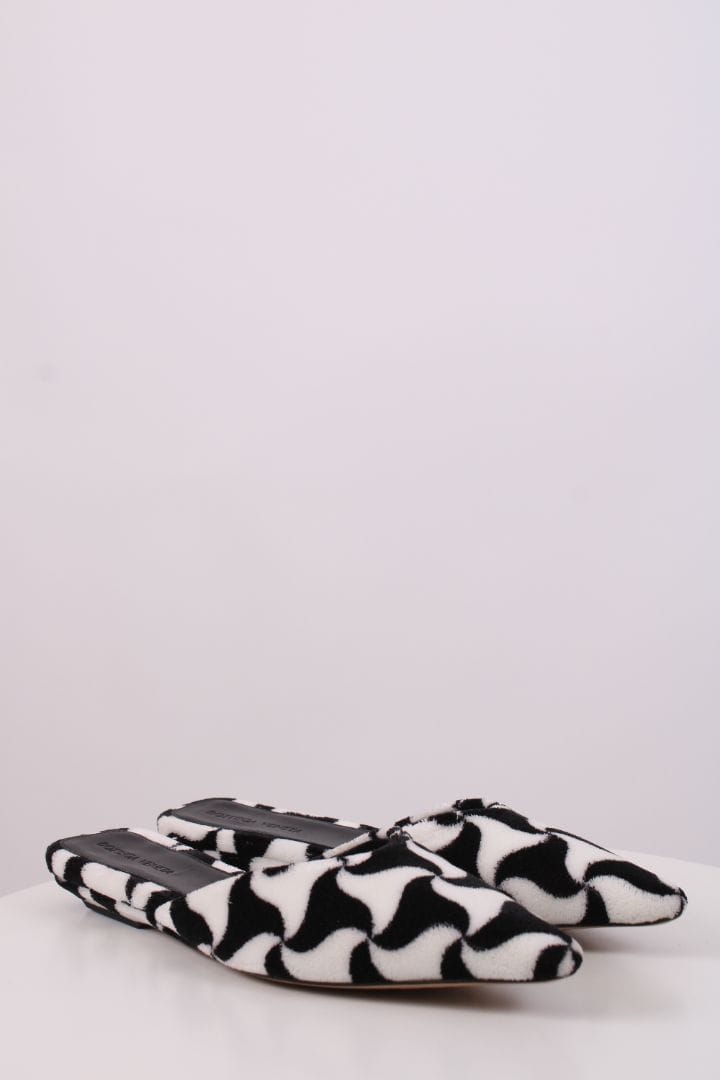 Bottega Veneta Bottega Veneta Print Pointed  Flat Shoes Black/ White 38.5