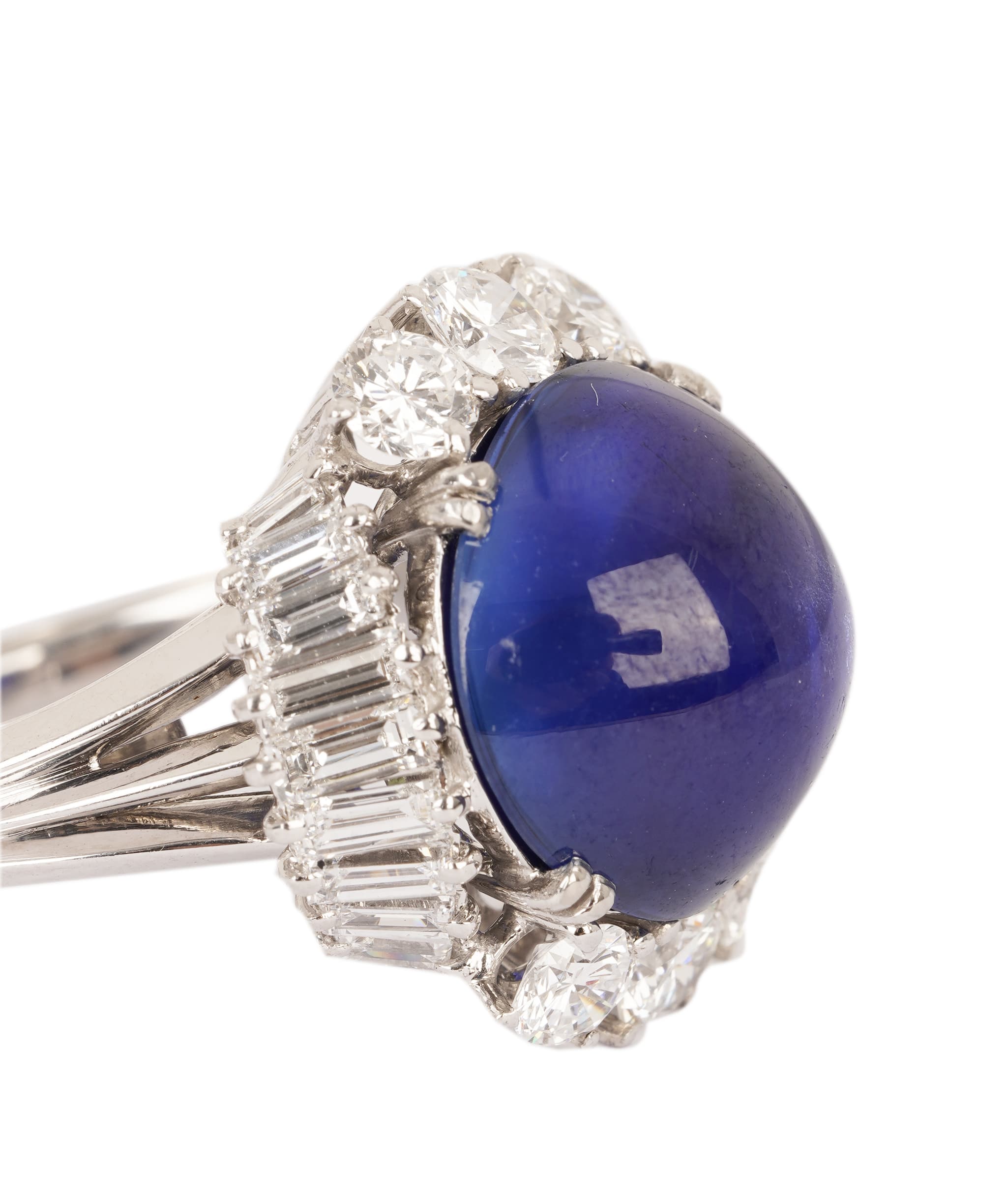 BOUCHERON BOUCHERON. A Fine Burma Sapphire and Diamond Ring WA24297