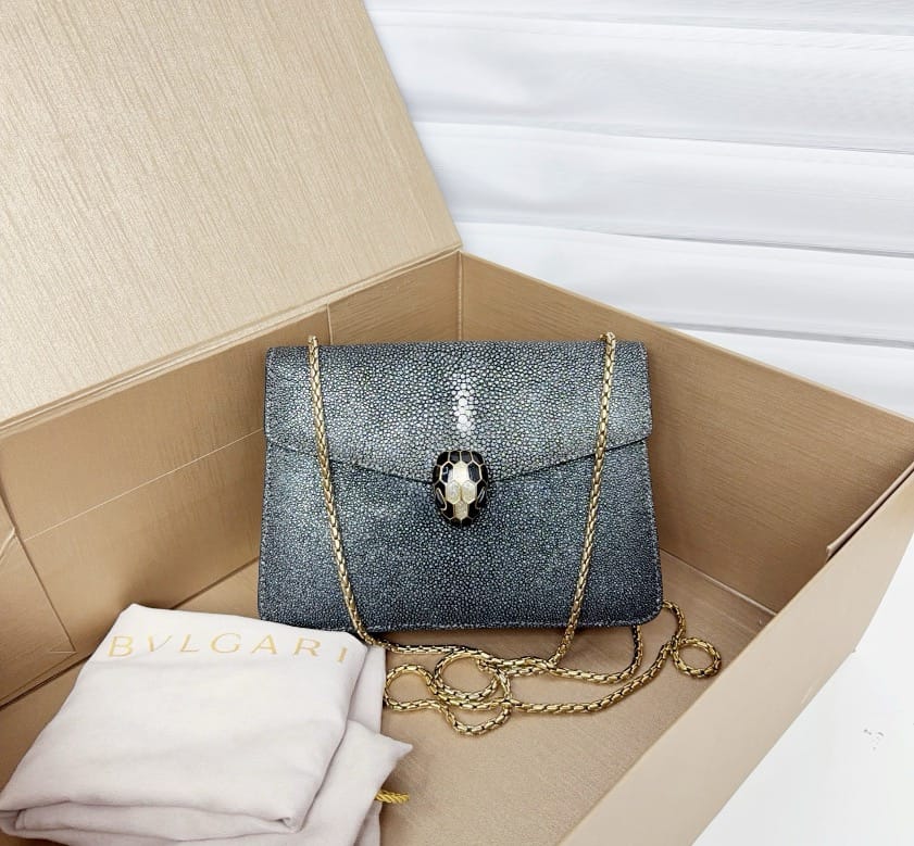 Bulgari Bulgari 281050 20 x 15 x 3.5 cm - 7.9 x 5.1 x 1.4 inches Retail Price: 27,300 C19483511087