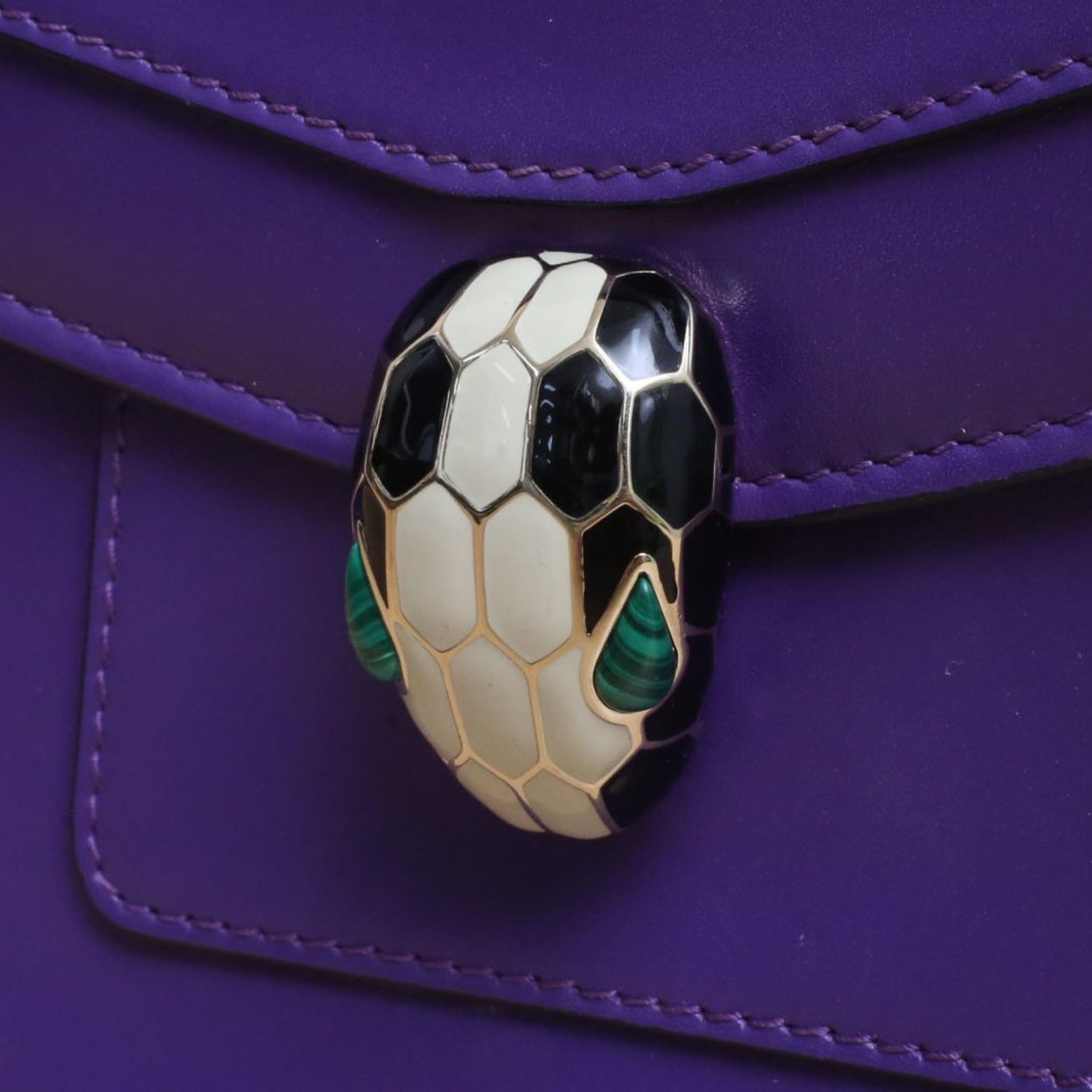 Bulgari Bulgari Serpenti Forever Organ Snake Head Bag Small No Handle 19 Purple Leather C
Original dust bag, mirror, instruction manual, raincoat ALC3182