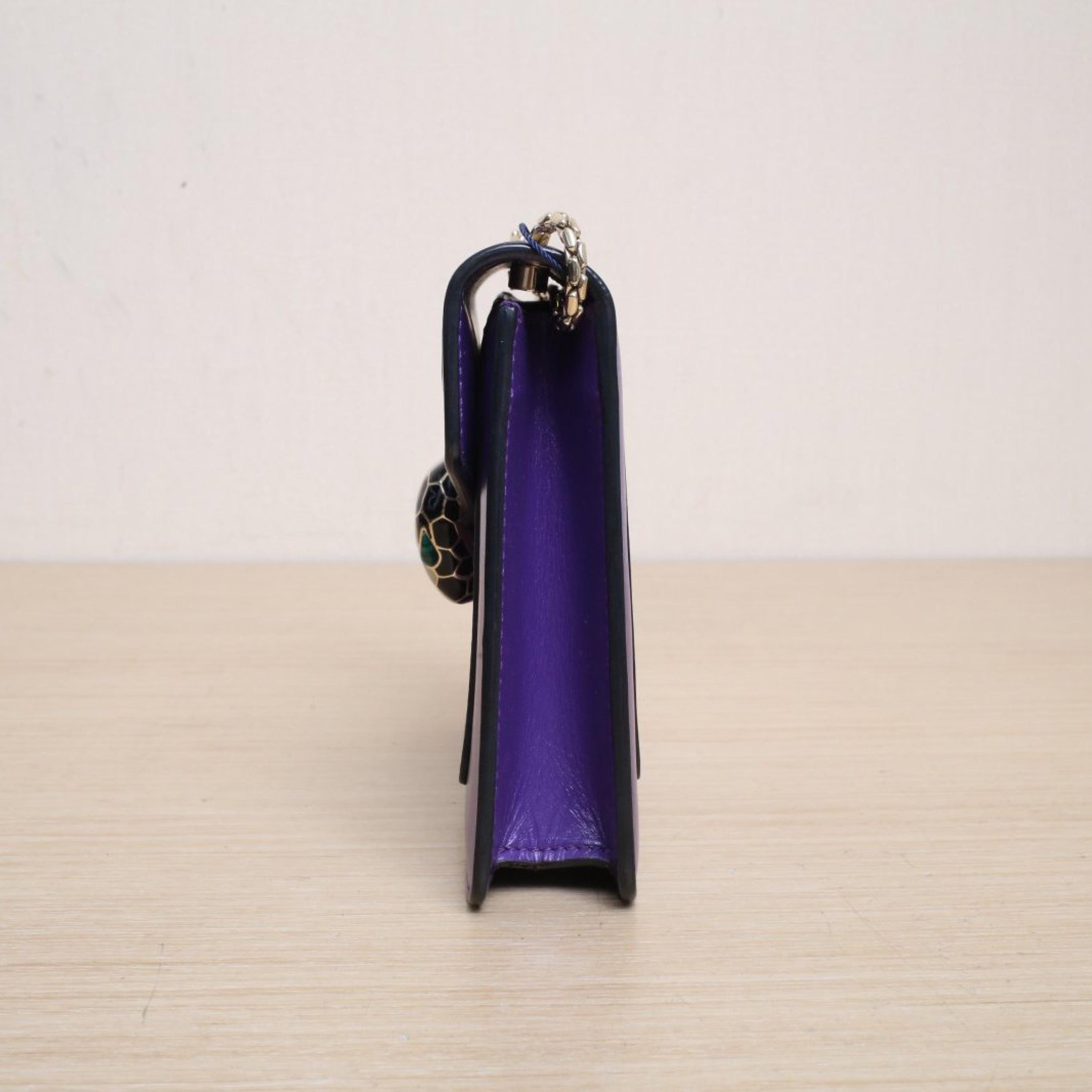 Bulgari Bulgari Serpenti Forever Organ Snake Head Bag Small No Handle 19 Purple Leather C
Original dust bag, mirror, instruction manual, raincoat ALC3182