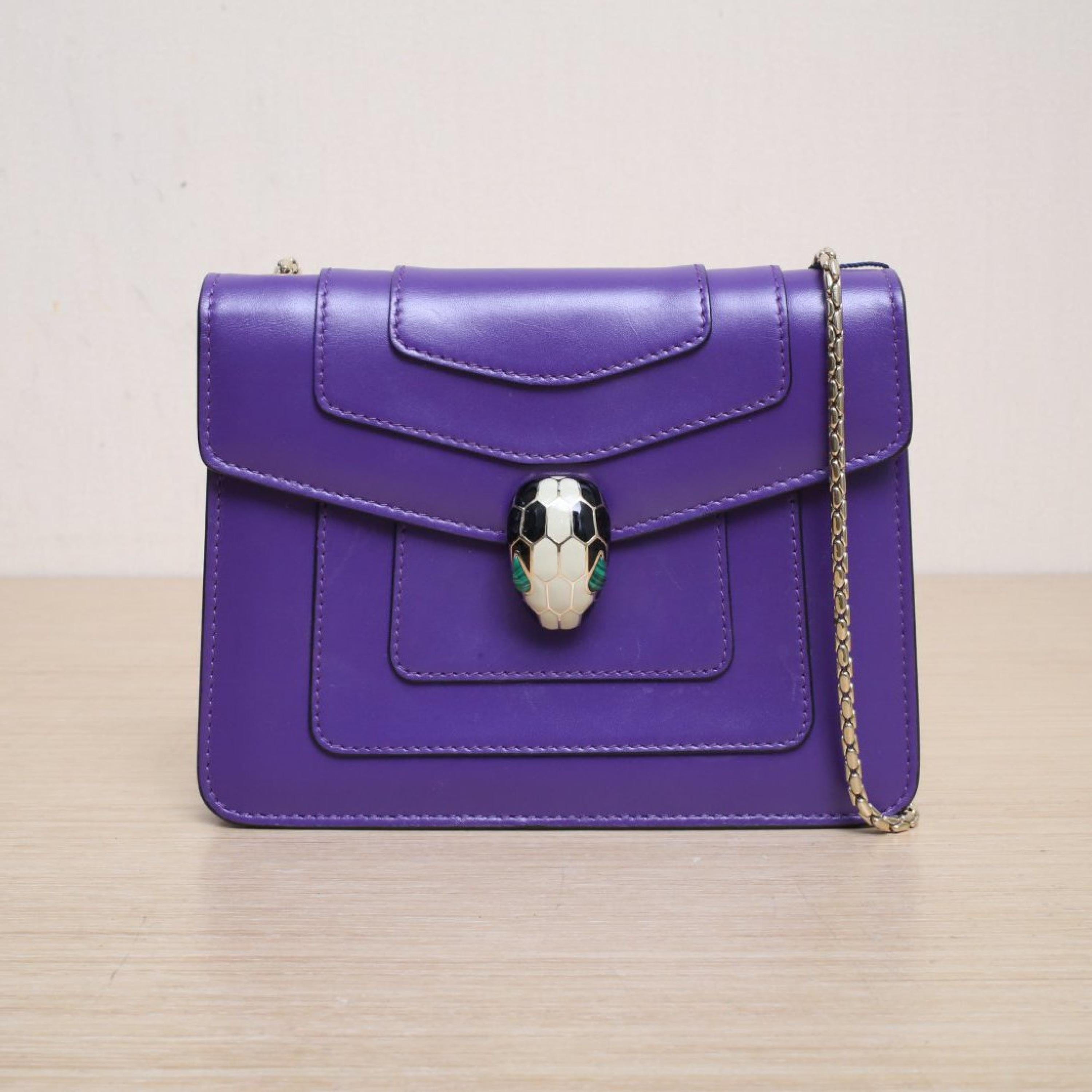 Bulgari Bulgari Serpenti Forever Organ Snake Head Bag Small No Handle 19 Purple Leather C
Original dust bag, mirror, instruction manual, raincoat ALC3182