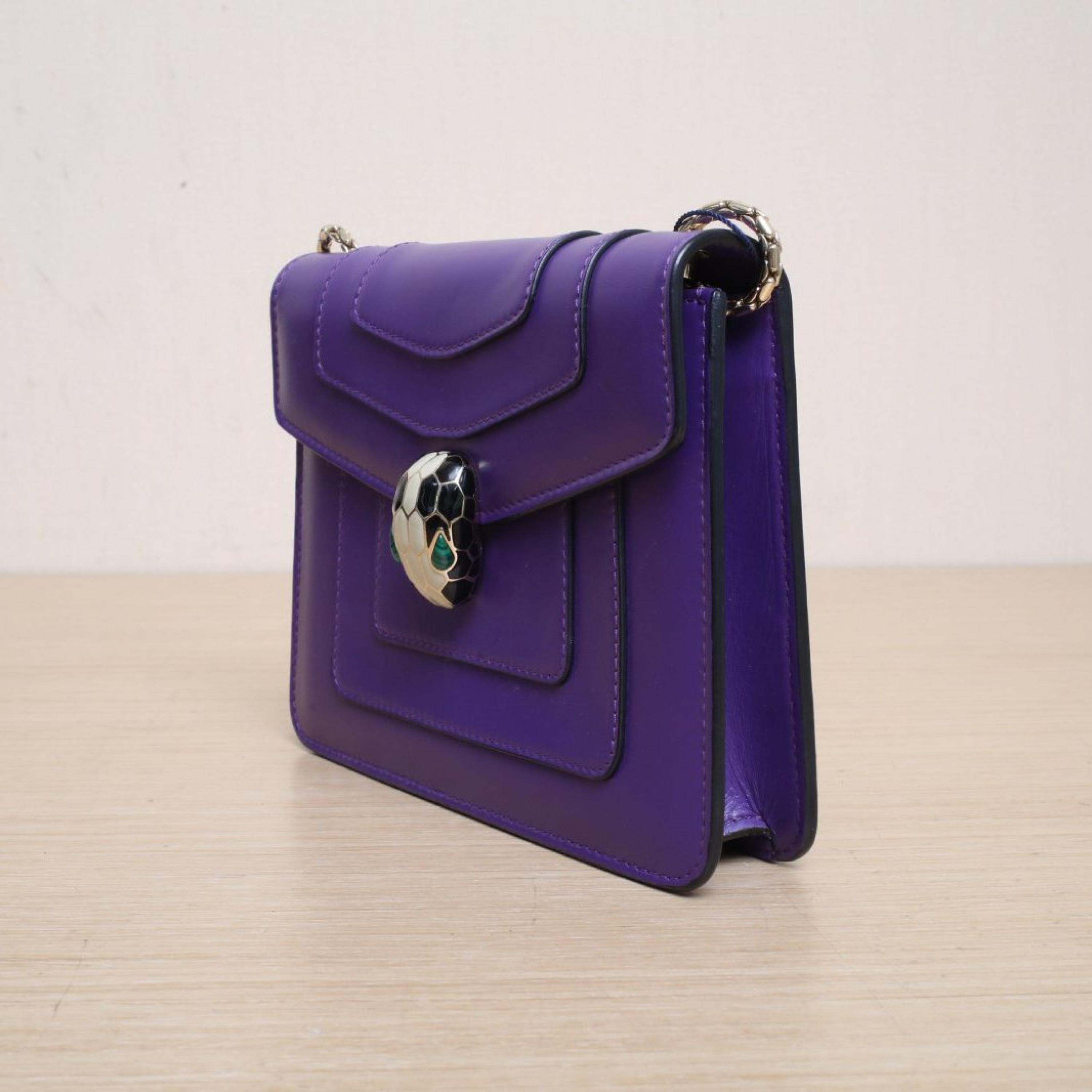 Bulgari Bulgari Serpenti Forever Organ Snake Head Bag Small No Handle 19 Purple Leather C
Original dust bag, mirror, instruction manual, raincoat ALC3182