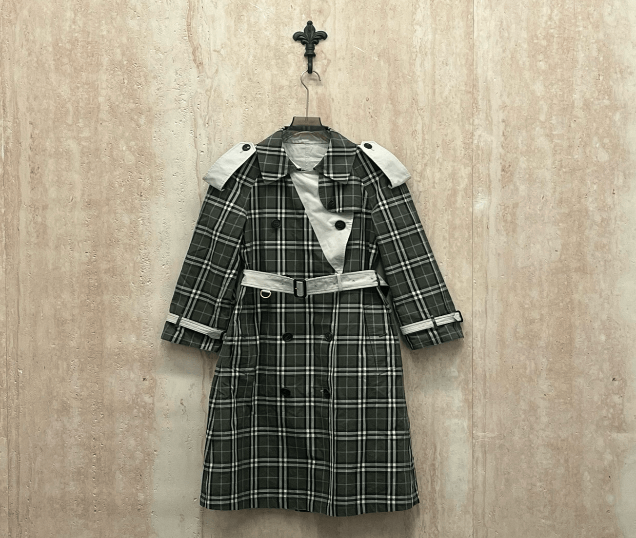 Burberry Burberry Olive Green Check Double-Breasted Reversible Trench Coat with Belt / UK Size 8 / 99% New / 31325 SGC31325