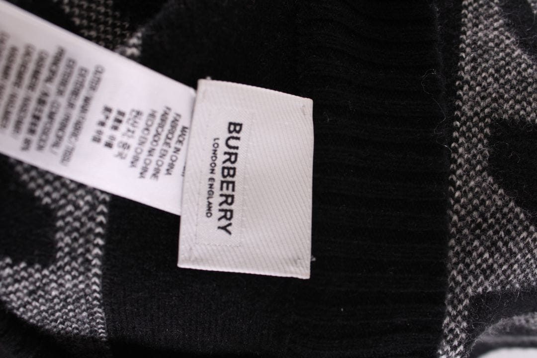 Burberry Burberry Football Scarf Head Hole Black/ White